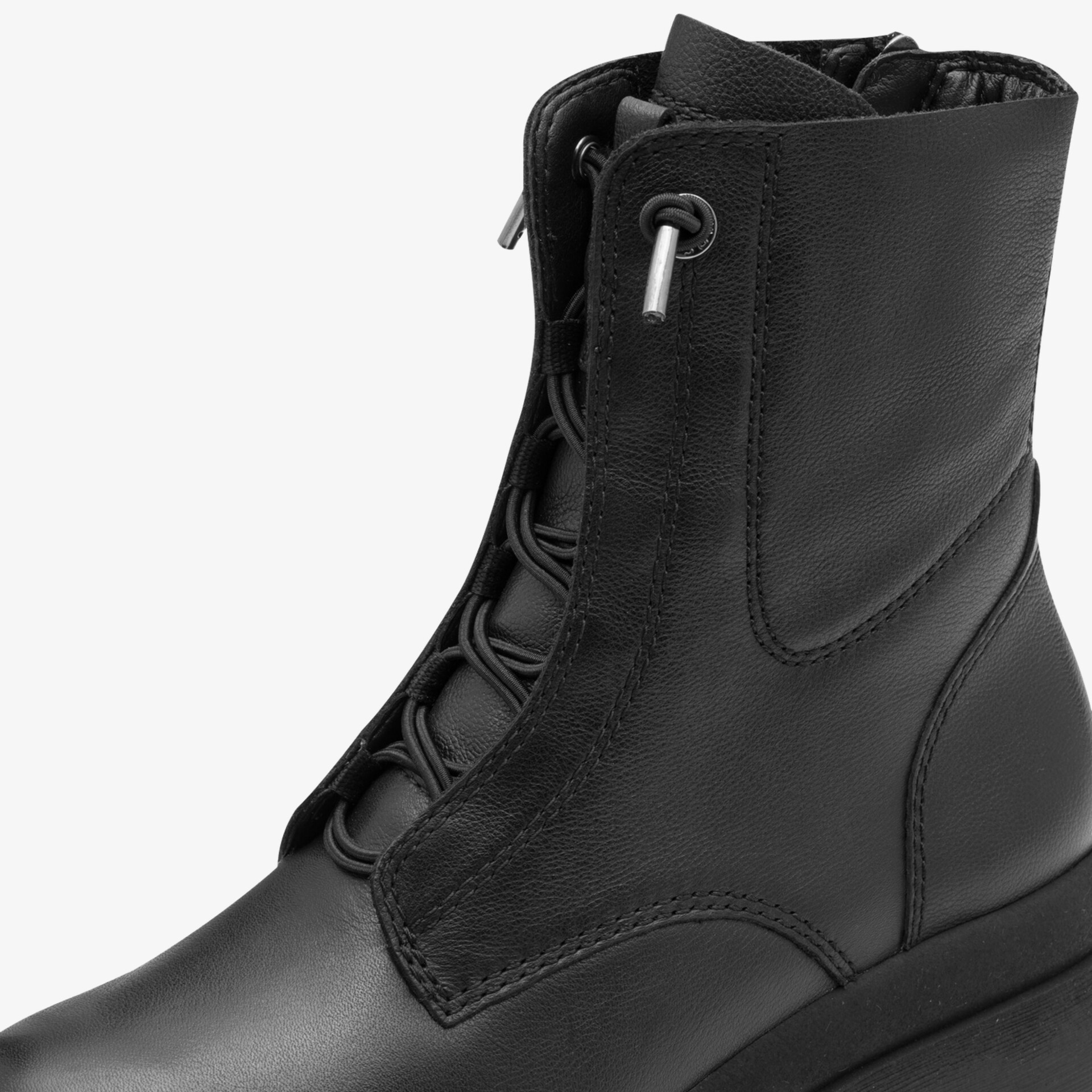 Moderner Stiefel aus glattem Leder mit robuster Schnürung und bequemer Passform, klare Frontansicht