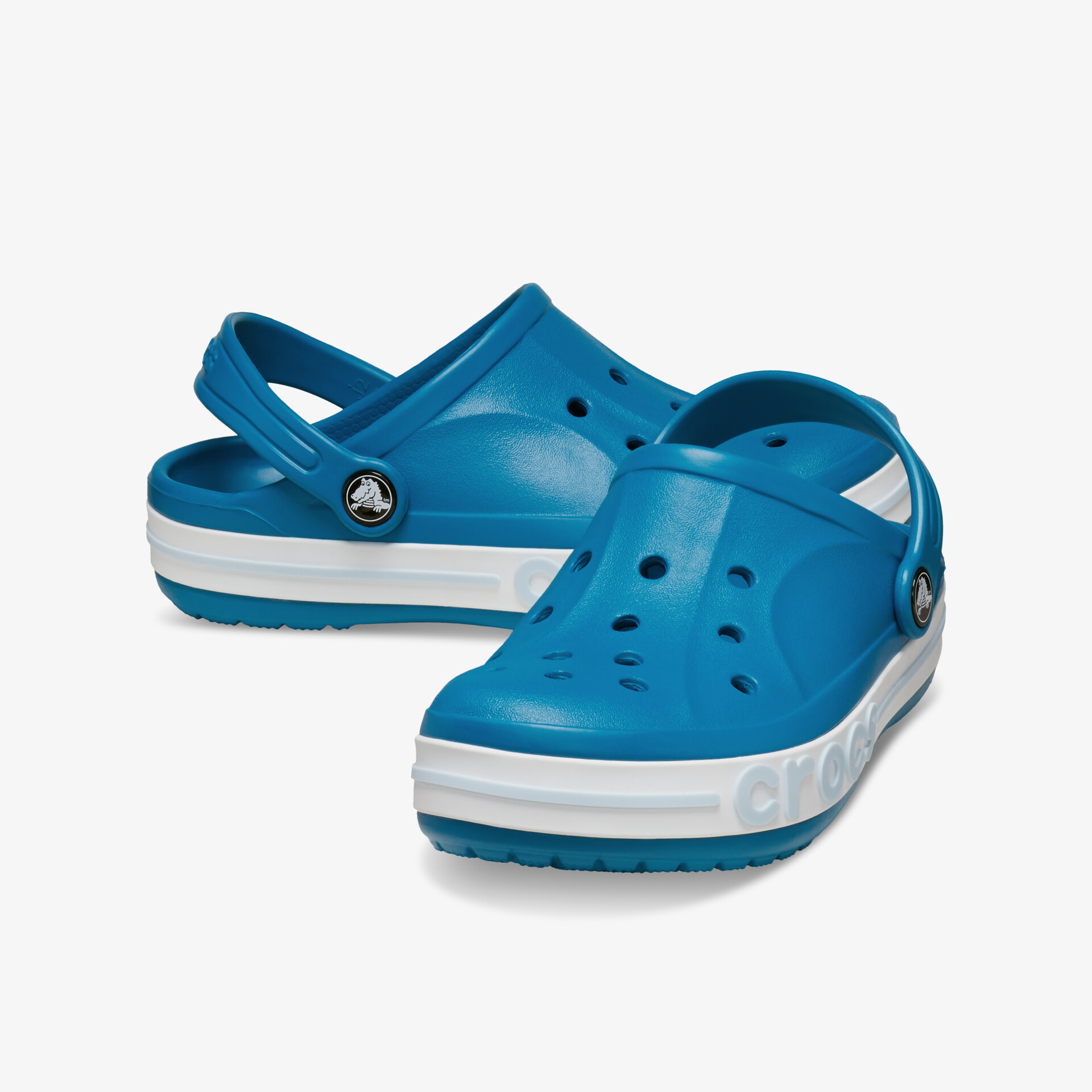 Blauer, bequemer Schlupfschuh mit atmungsaktiven Löchern und rutschfester Sohle, ideal für vielseitige Nutzung