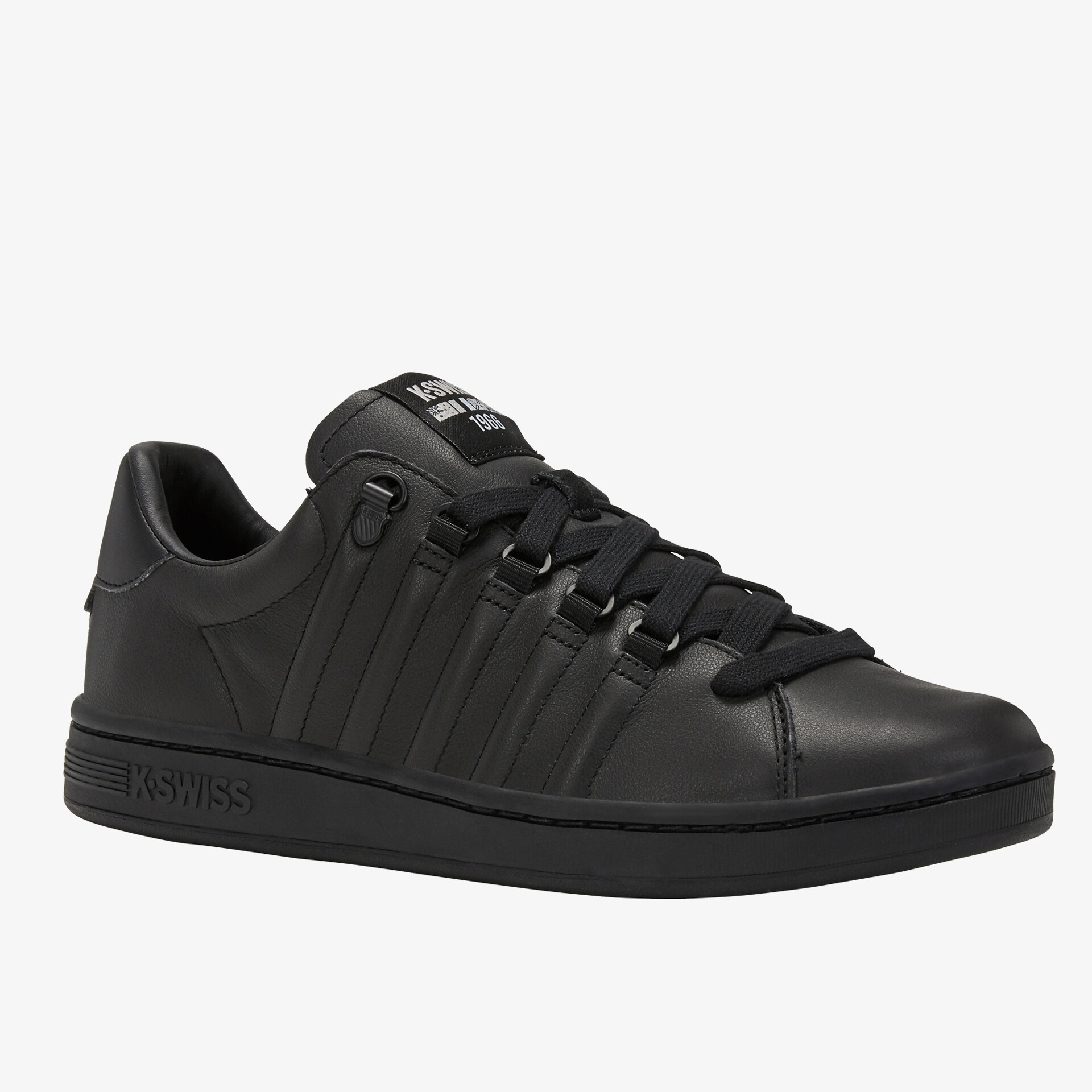Klassischer schwarzer Sneaker mit bequemer Passform und robuster Sohle, ideal für vielseitige Anwendungen.