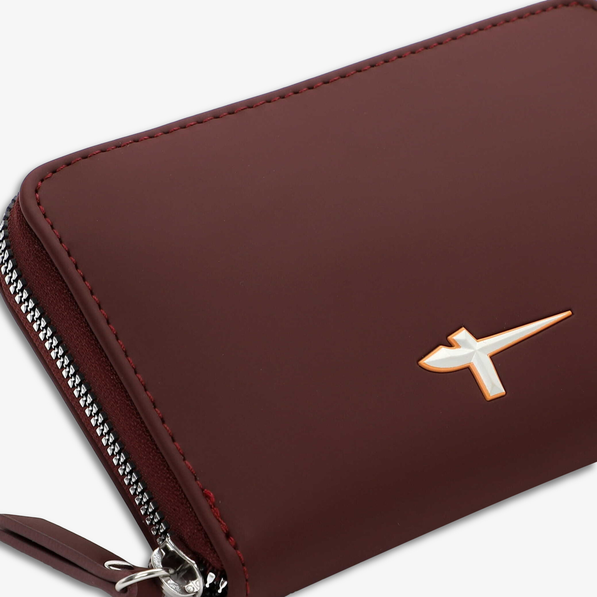 Detailaufnahme eines eleganten Accessoires mit Reißverschluss und feiner Naht in hochwertigem Material