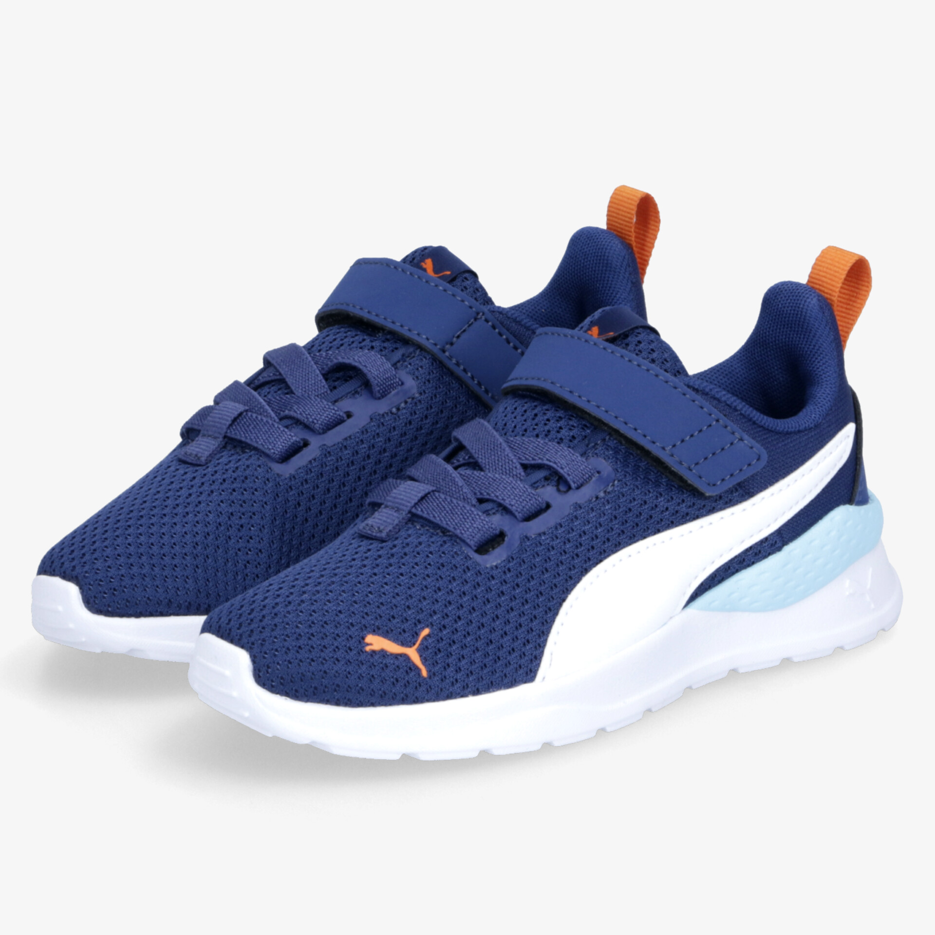 Leichtes sportliches Sneaker-Paar mit atmungsaktivem Mesh, rutschfester Sohle und praktischem Klettverschluss