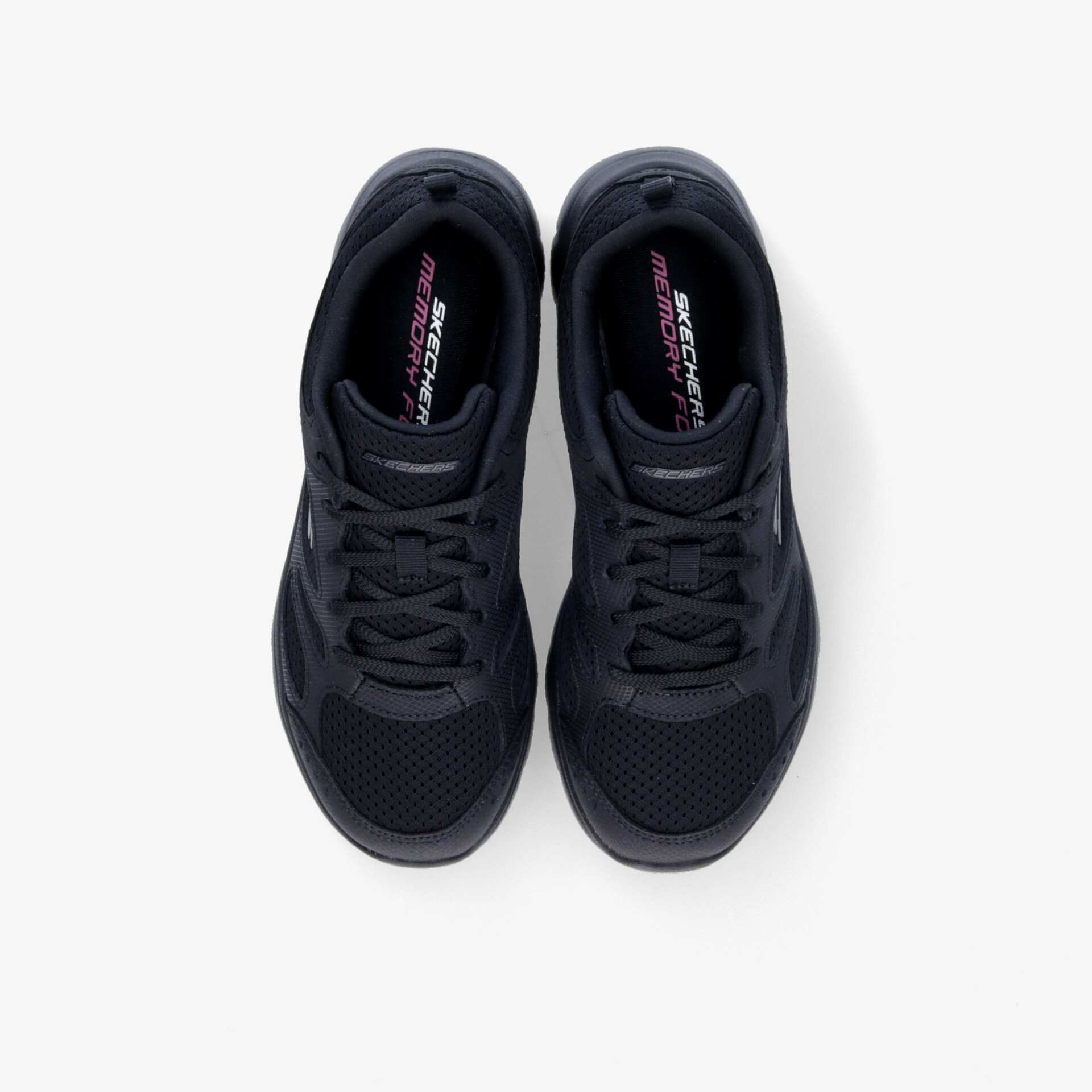 Elegante schwarze Sportschuhe, von oben fotografiert, mit komfortabler Passform und rutschfester Sohle.