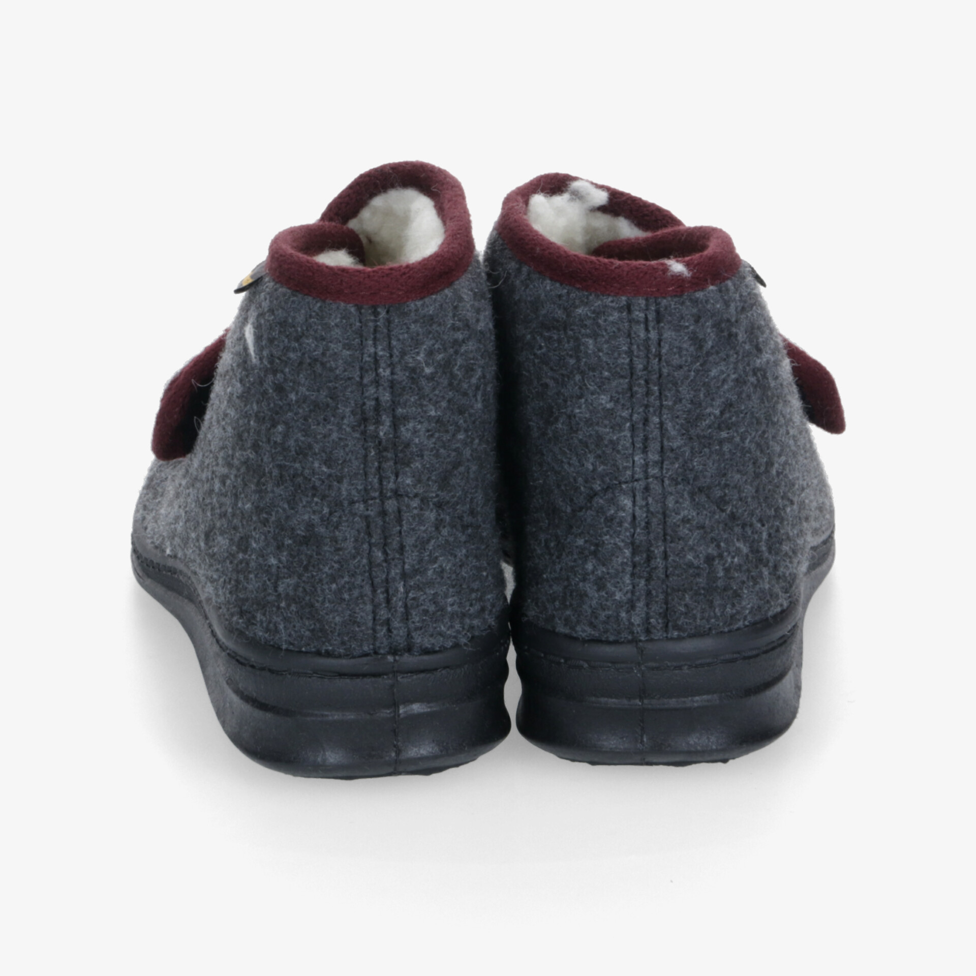 Bequeme und warme Schuhe mit hochwertiger Verarbeitung und rutschfester Sohle für optimalen Tragekomfort.