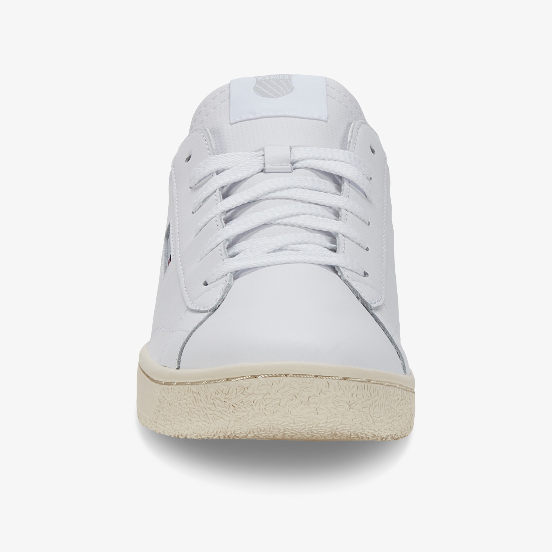 Eleganter weißer Sneaker mit schlichter Silhouette und bequemer Passform, perfekt für täglichen Stil und Komfort.