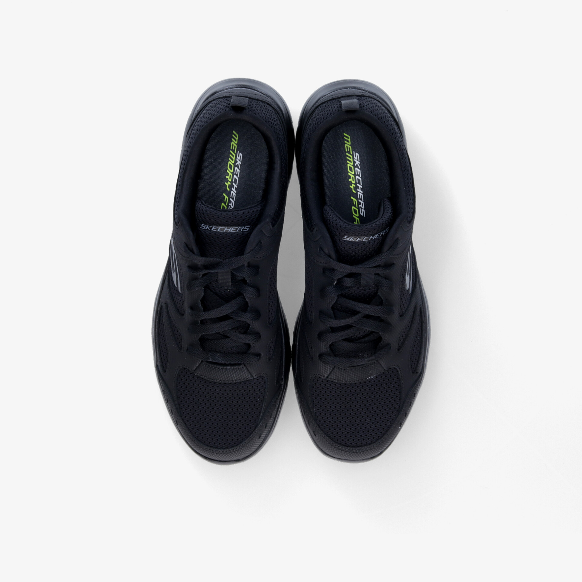 Schwarze Sportschuhe in Draufsicht, leicht und atmungsaktiv, mit gepolsterter Innensohle für hohen Tragekomfort