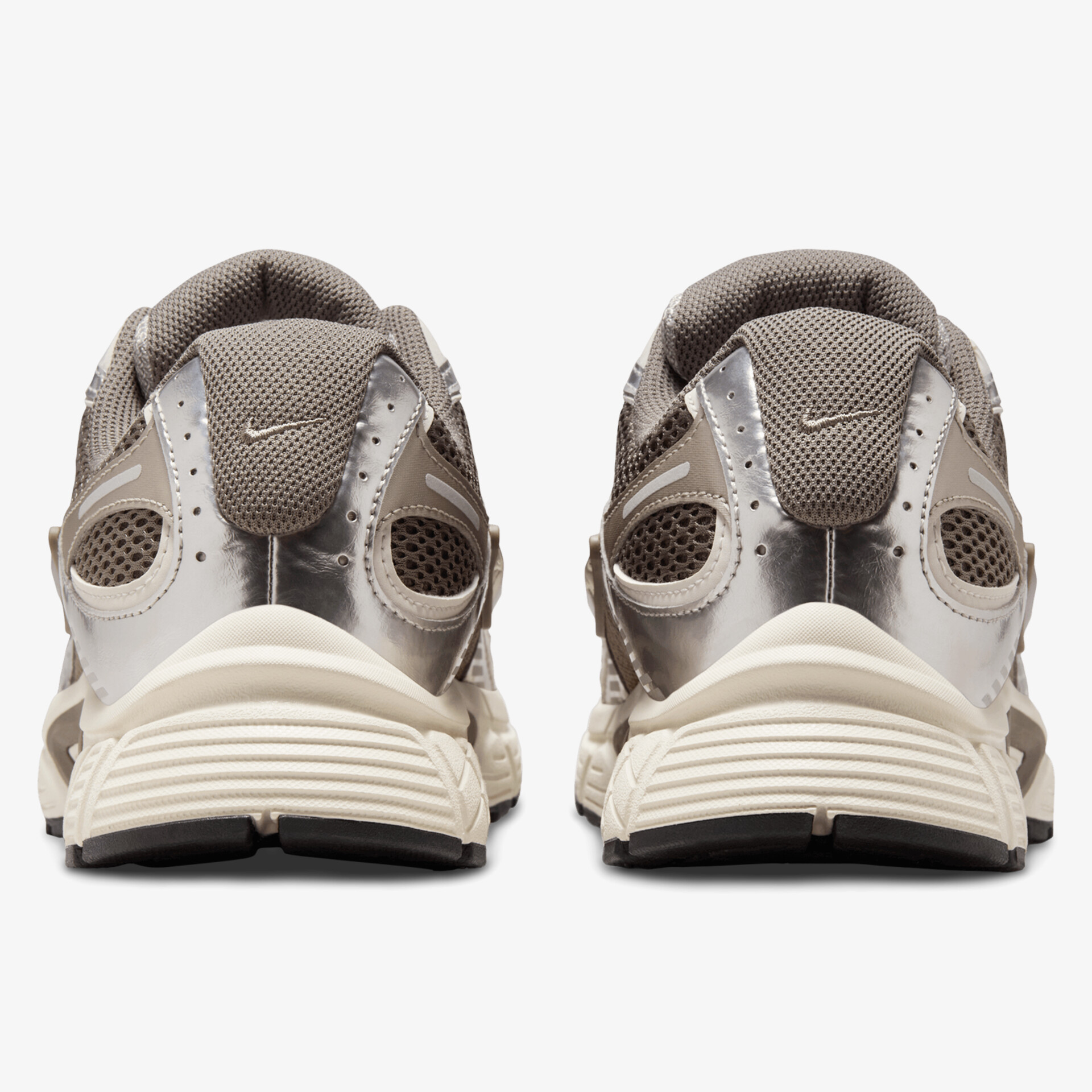 Robuster Sneaker mit atmungsaktivem Material, gepolsterter Ferse und langlebiger Profilsohle, Rückansicht