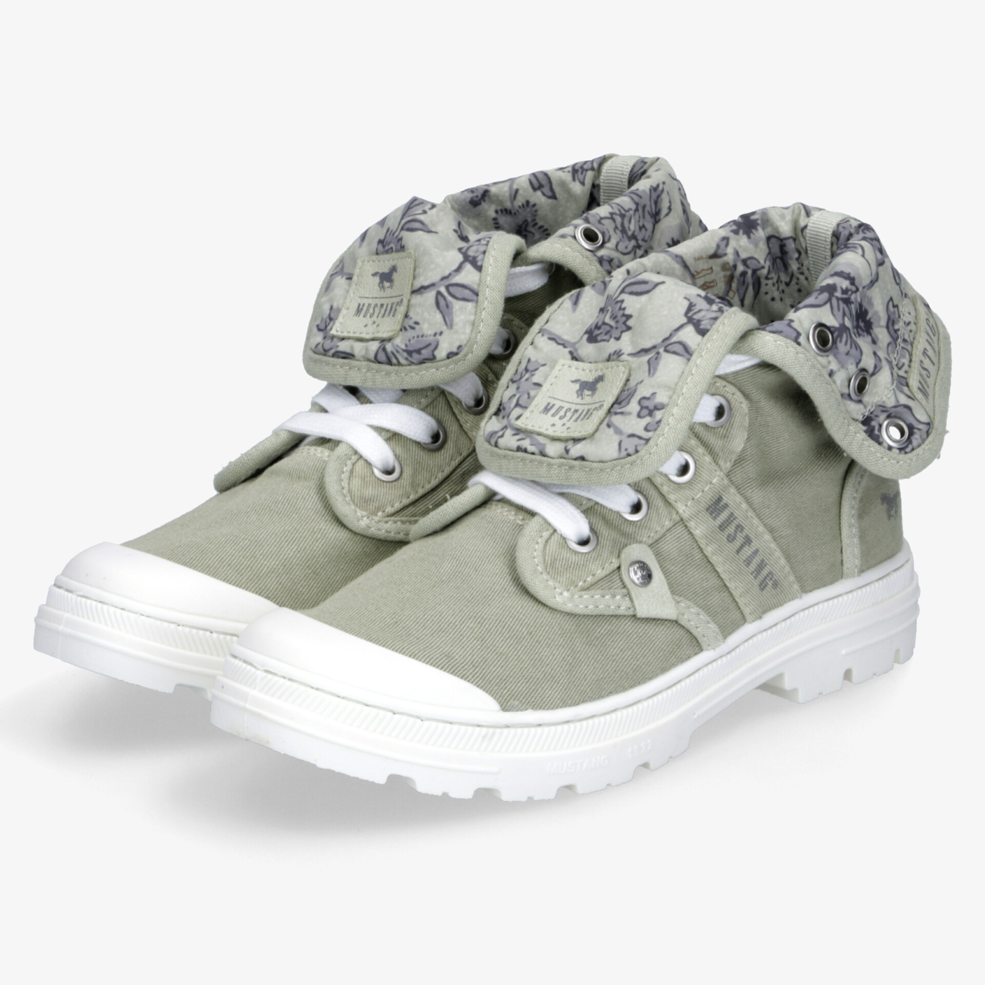 Halbhohe Freizeitschuhe aus grauem Stoff mit weißer Profilsohle und auffälliger Schnürung, modisch und bequem