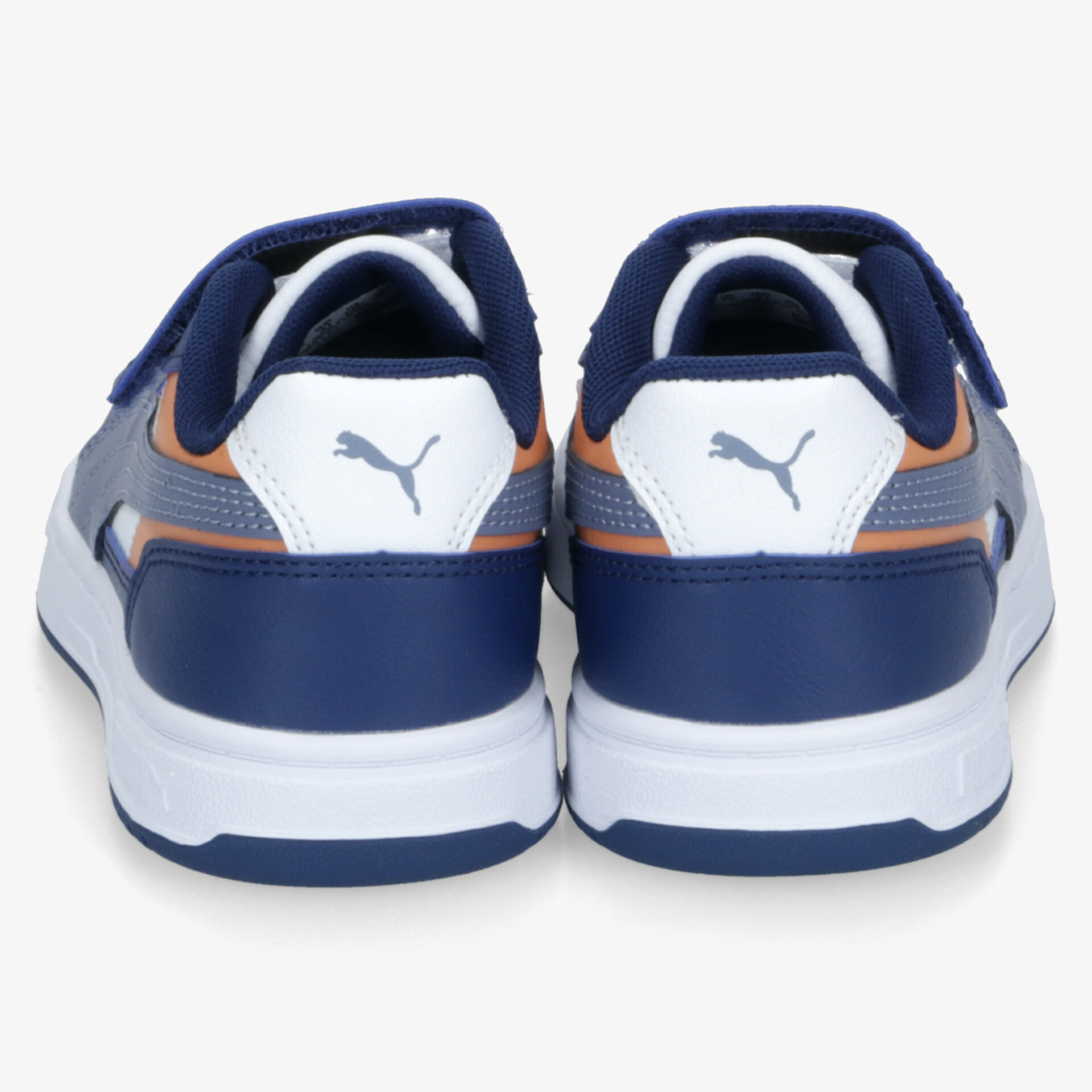 Modische Sportschuhe in Blau, ideal für sportliche Aktivitäten und täglichen Komfort. Robustes und stilvolles Design.