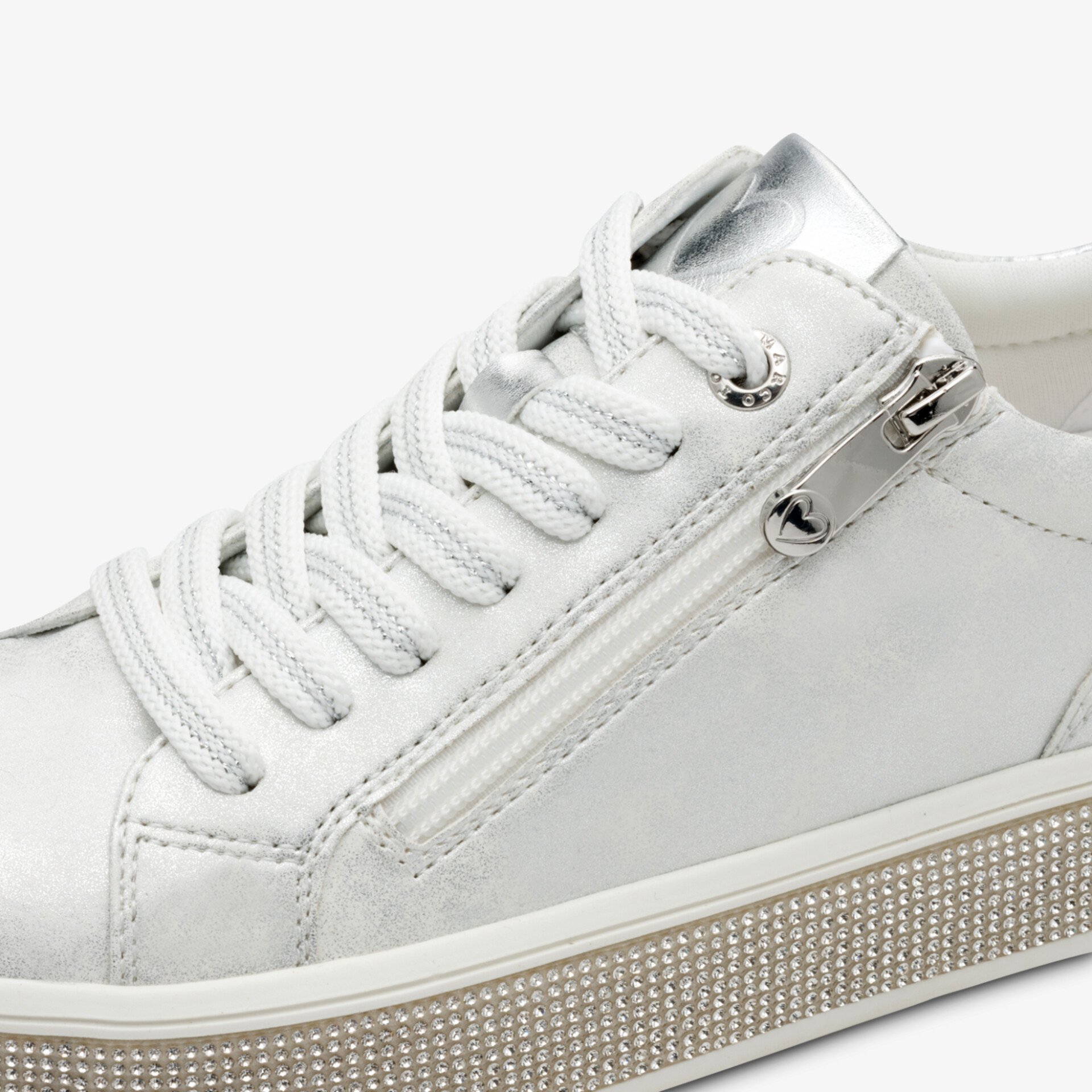 Weißer Sneaker mit Reißverschluss und Schnürverschluss, profilierte Sohle, eleganter und sportlicher Look