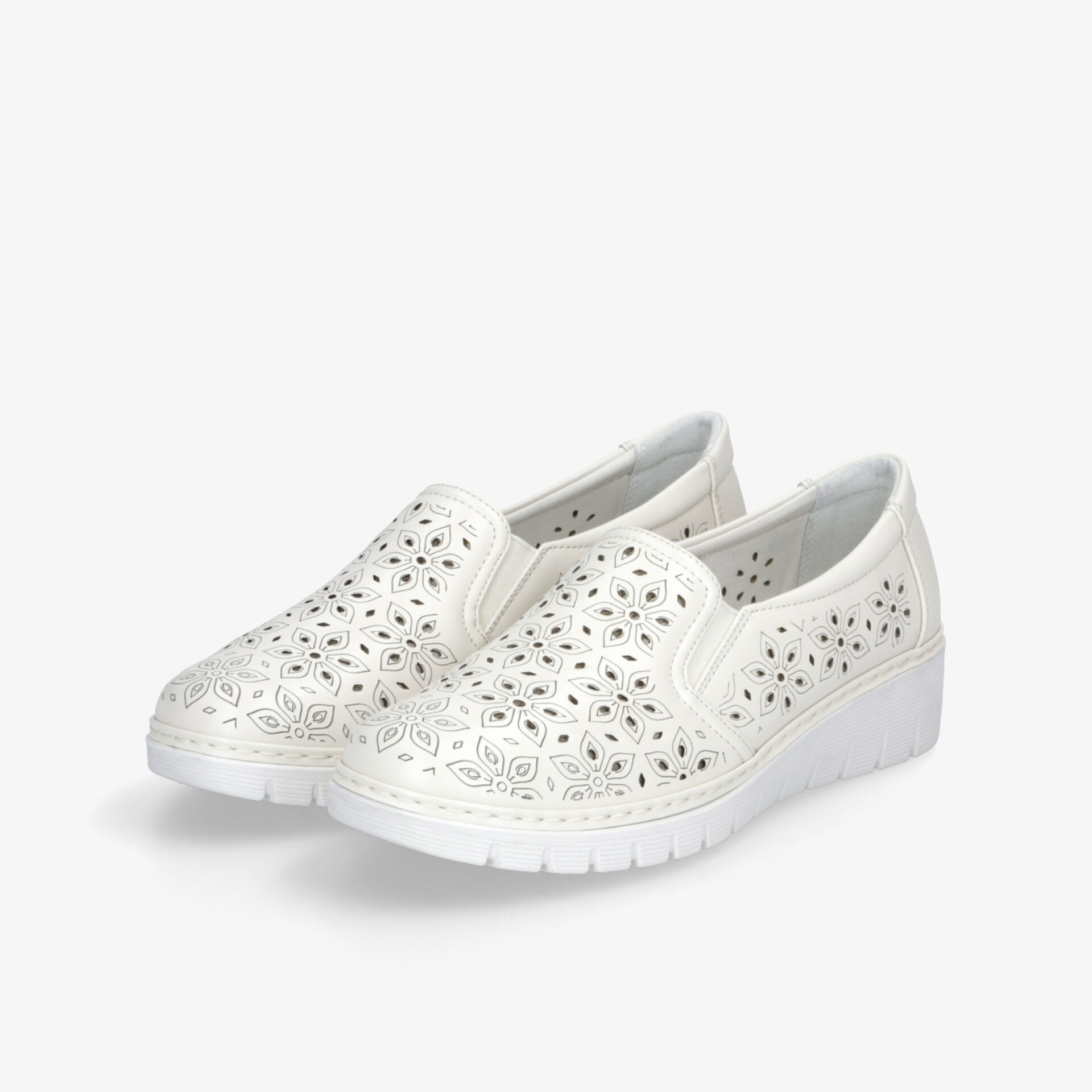 Leichte weiße Slipper mit perforiertem Design und rutschfester Sohle für bequemen und luftigen Tragekomfort