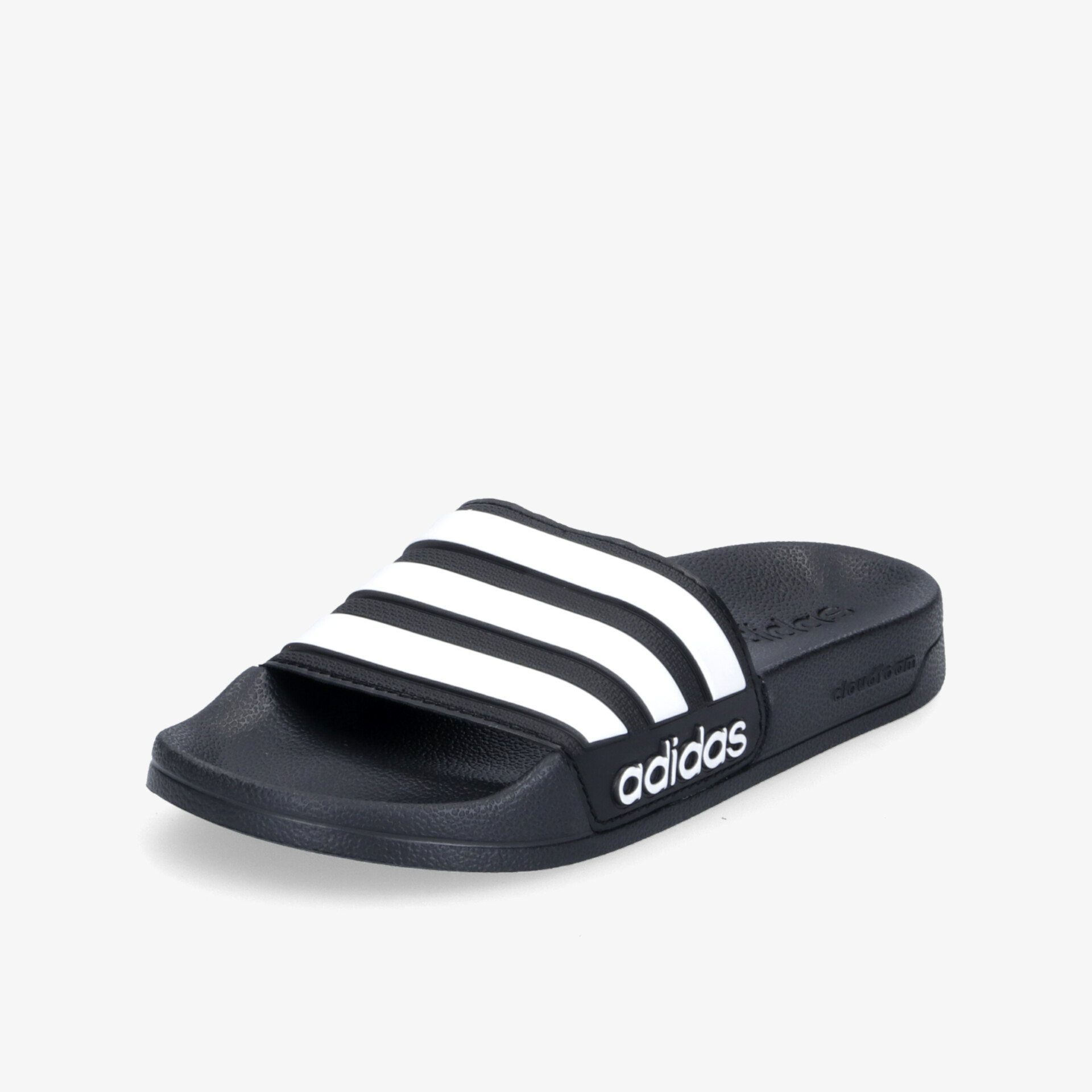 Bequeme adidas Badeschlappe in Schwarz-Weiß mit ikonischen Streifen und rutschfester Sohle.
