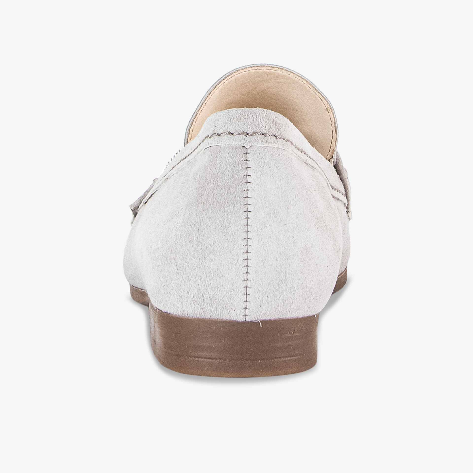 Eleganter weißer Schuh mit rutschfester Sohle, ideal für vielseitigen Komfort und stilvolle Freizeitoutfits.