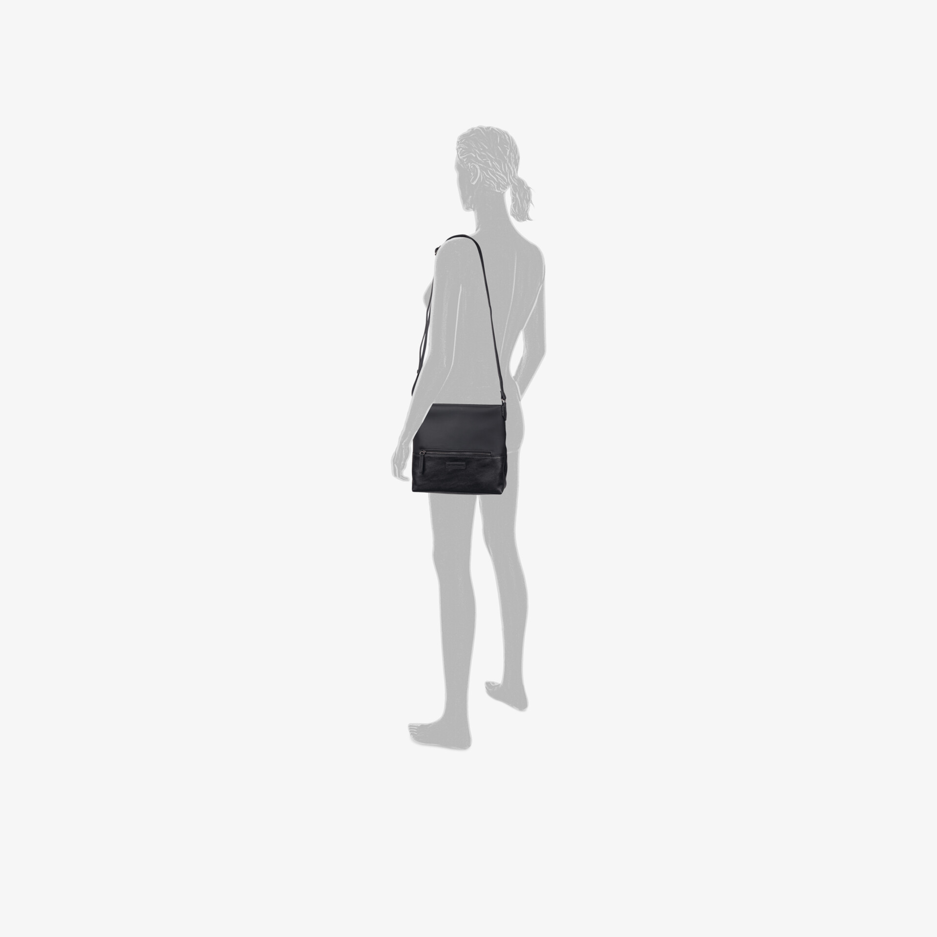 Schwarze kompakte Schultertasche aus Leder mit verstellbarem Riemen, ideal für Alltag und elegante Looks