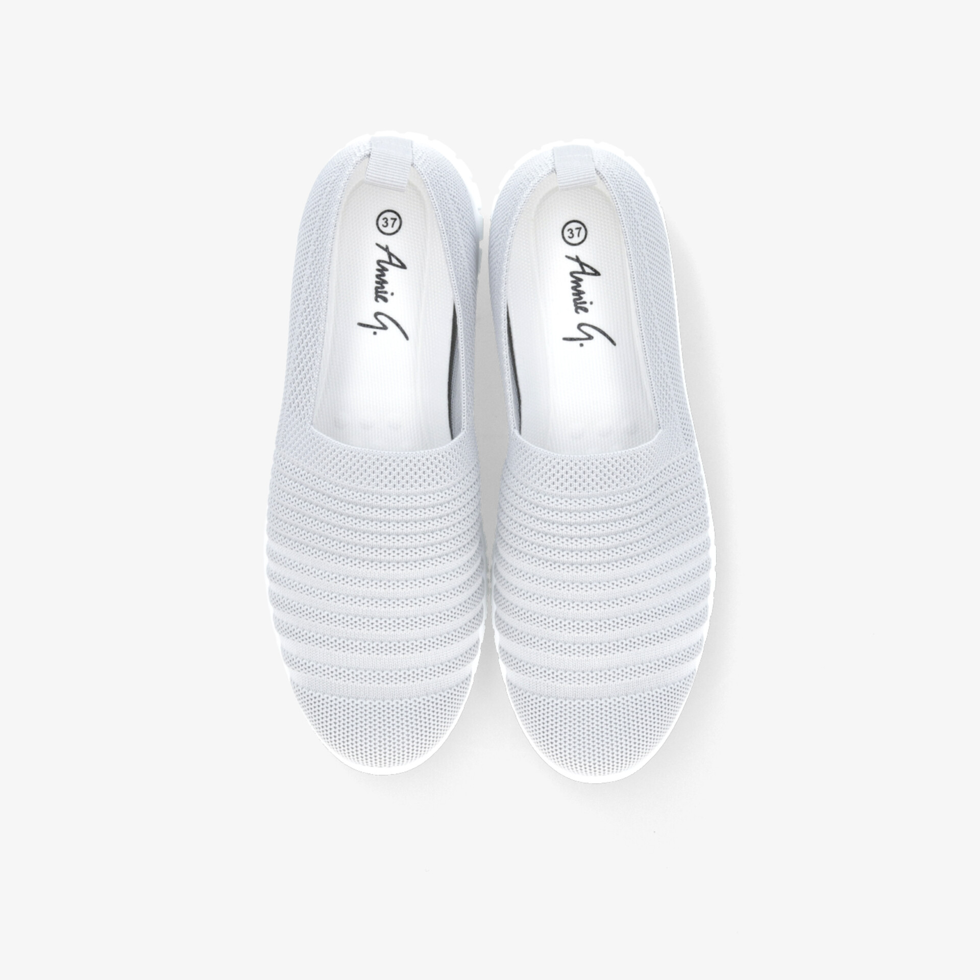 Weißes Paar Schuhe in Draufsicht, atmungsaktiv, leicht, rutschfest und komfortabel für vielseitige Nutzung