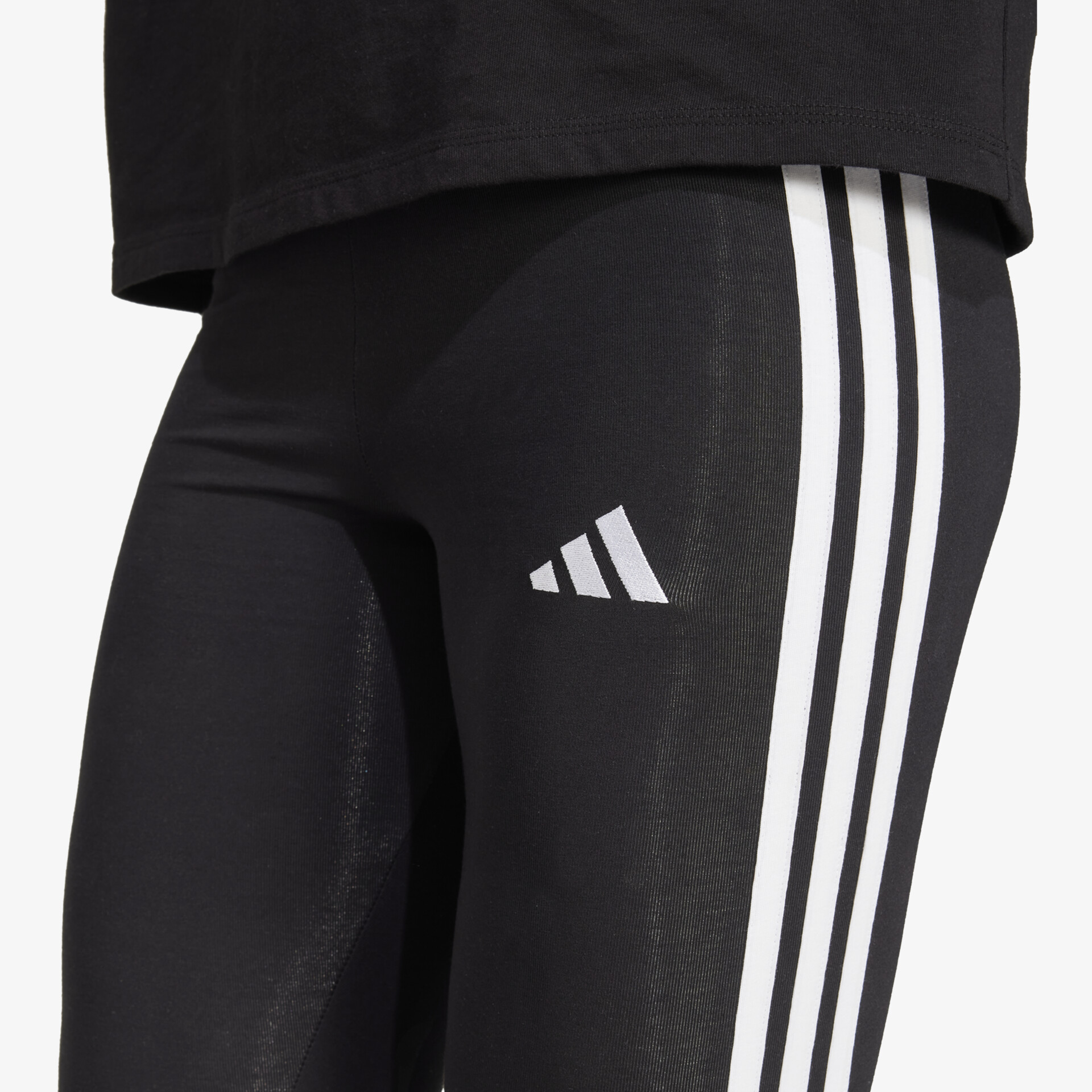 Sportliche Leggings mit elastischem Material und markantem Streifen-Design für optimalen Tragekomfort beim Training