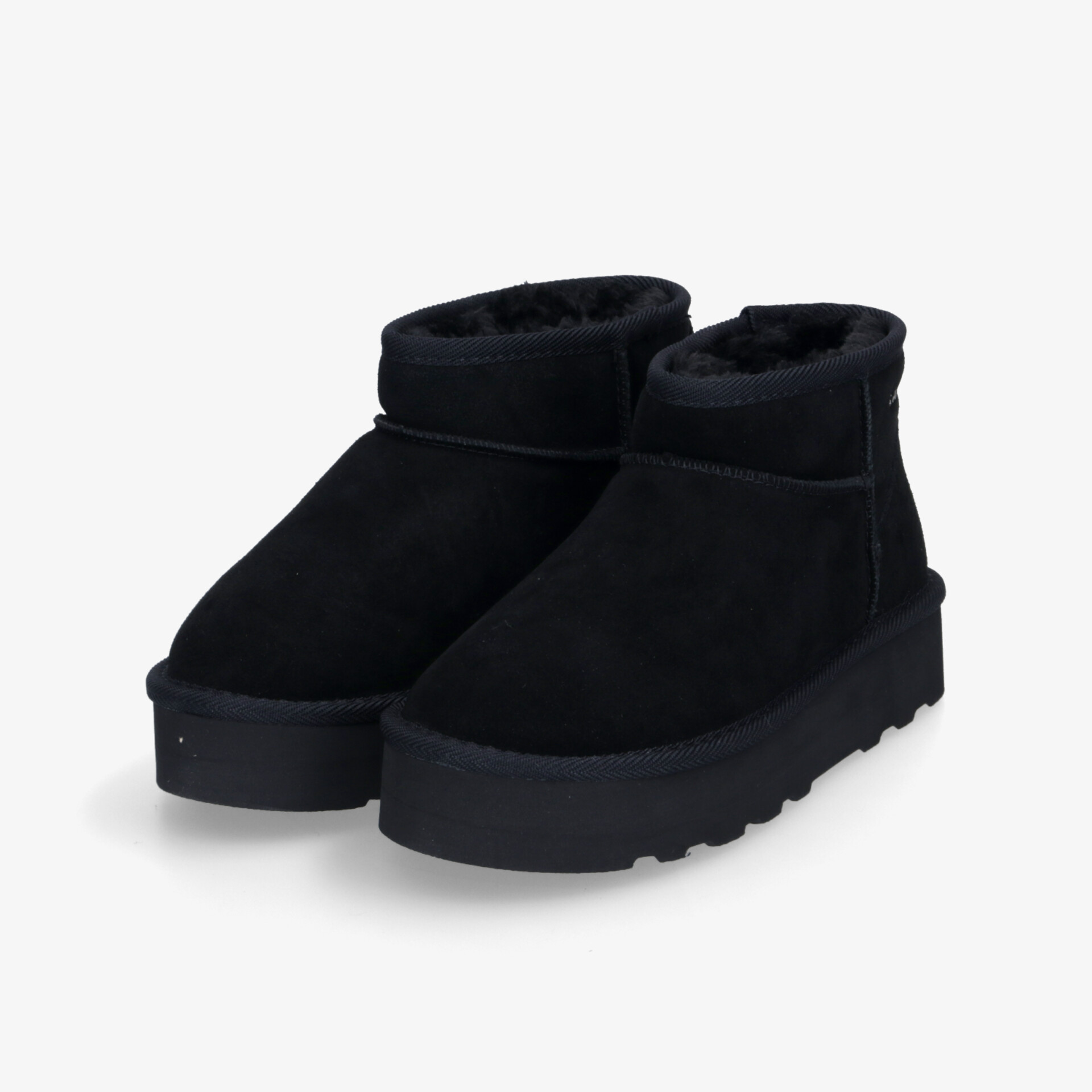 Schwarze warme Boots mit weichem Innenfutter und rutschfester Sohle, bequem und robust für kalte Tage