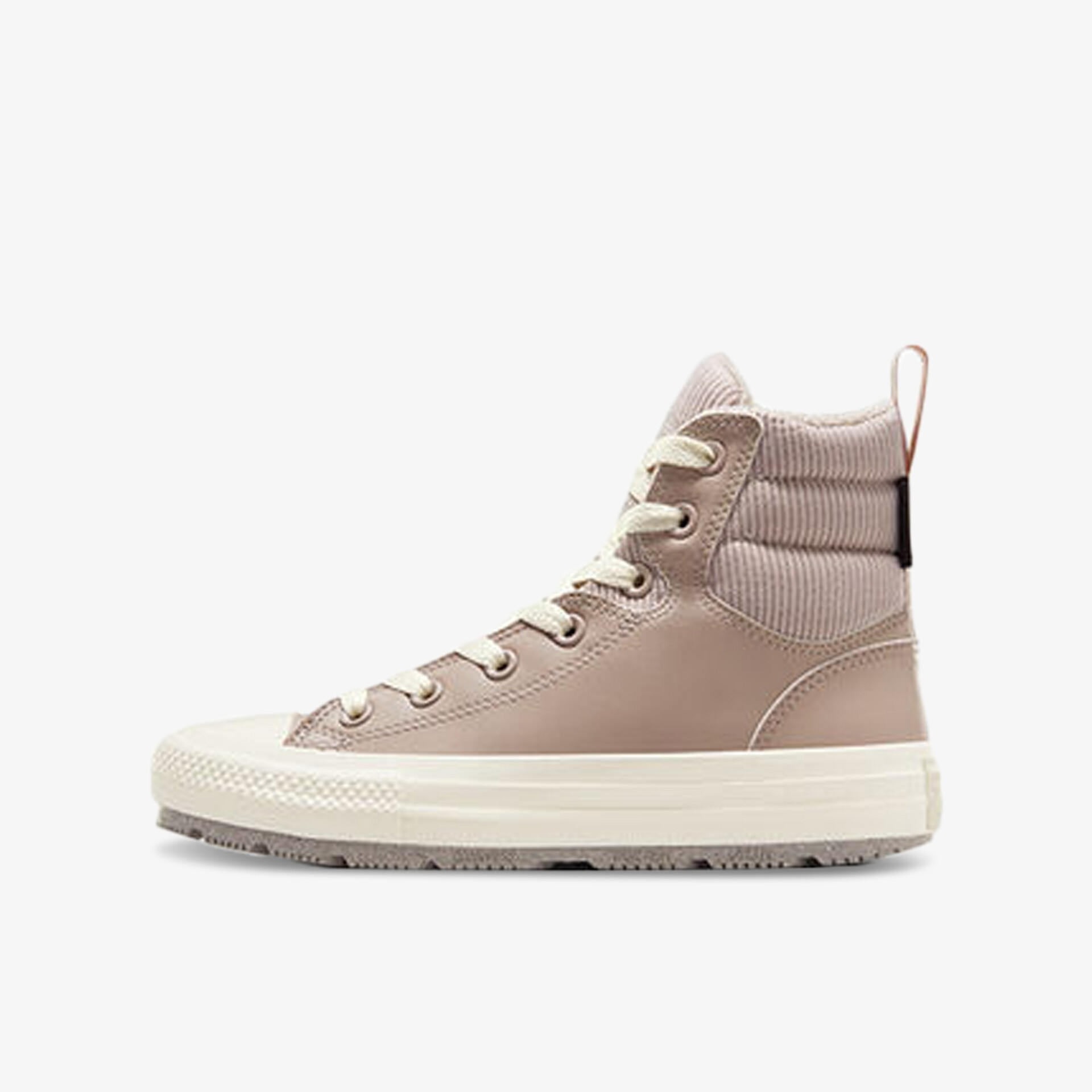 Seitenansicht eines modischen robusten Sneakers mit hohem Schaft und rutschfester Sohle für hohen Tragekomfort