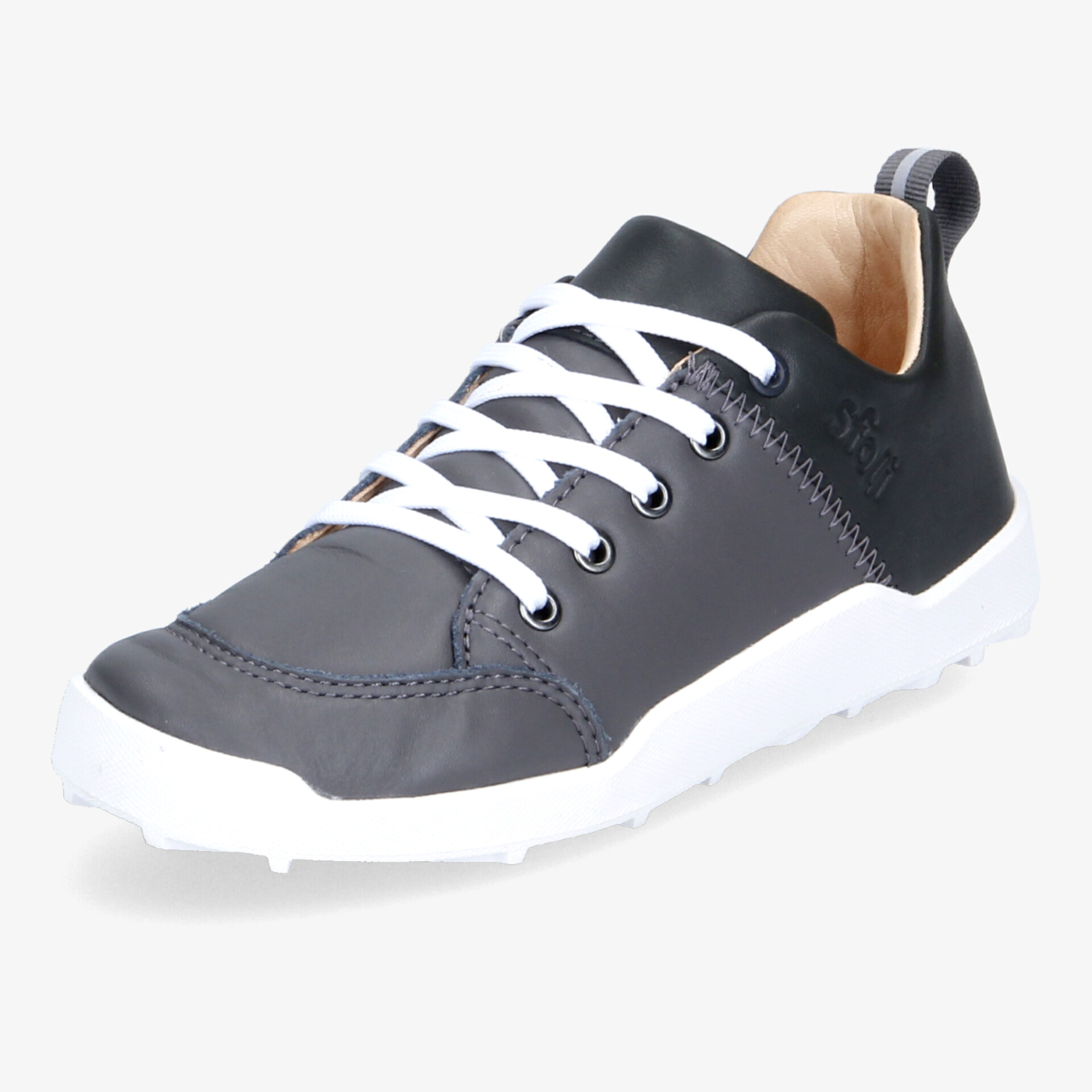 Stilvoller, grauer Sneaker mit weißer Sohle und weißen Schnürsenkeln. Perfekt für Freizeit- und Alltagsoutfits.