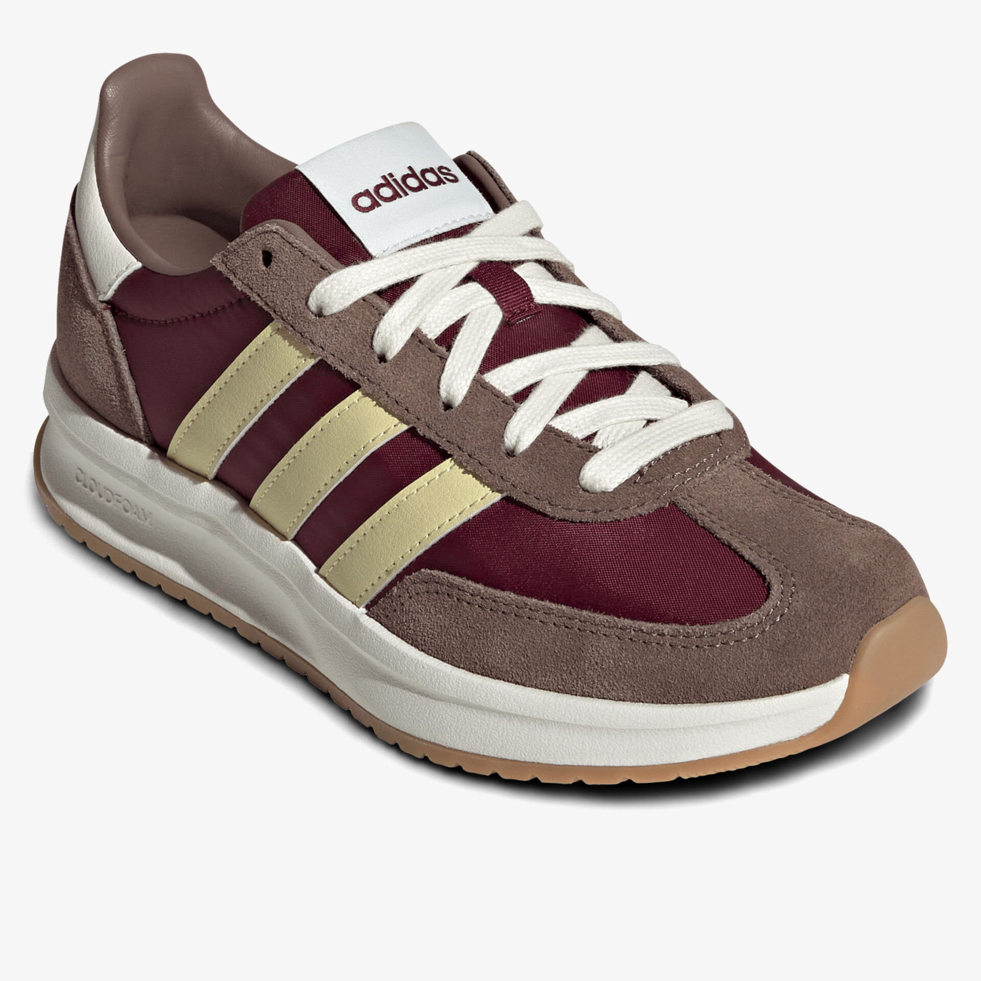 Moderner Sneaker in Burgunderrot mit kontrastierenden drei Streifen und weißer Sohle, sportlich und bequem