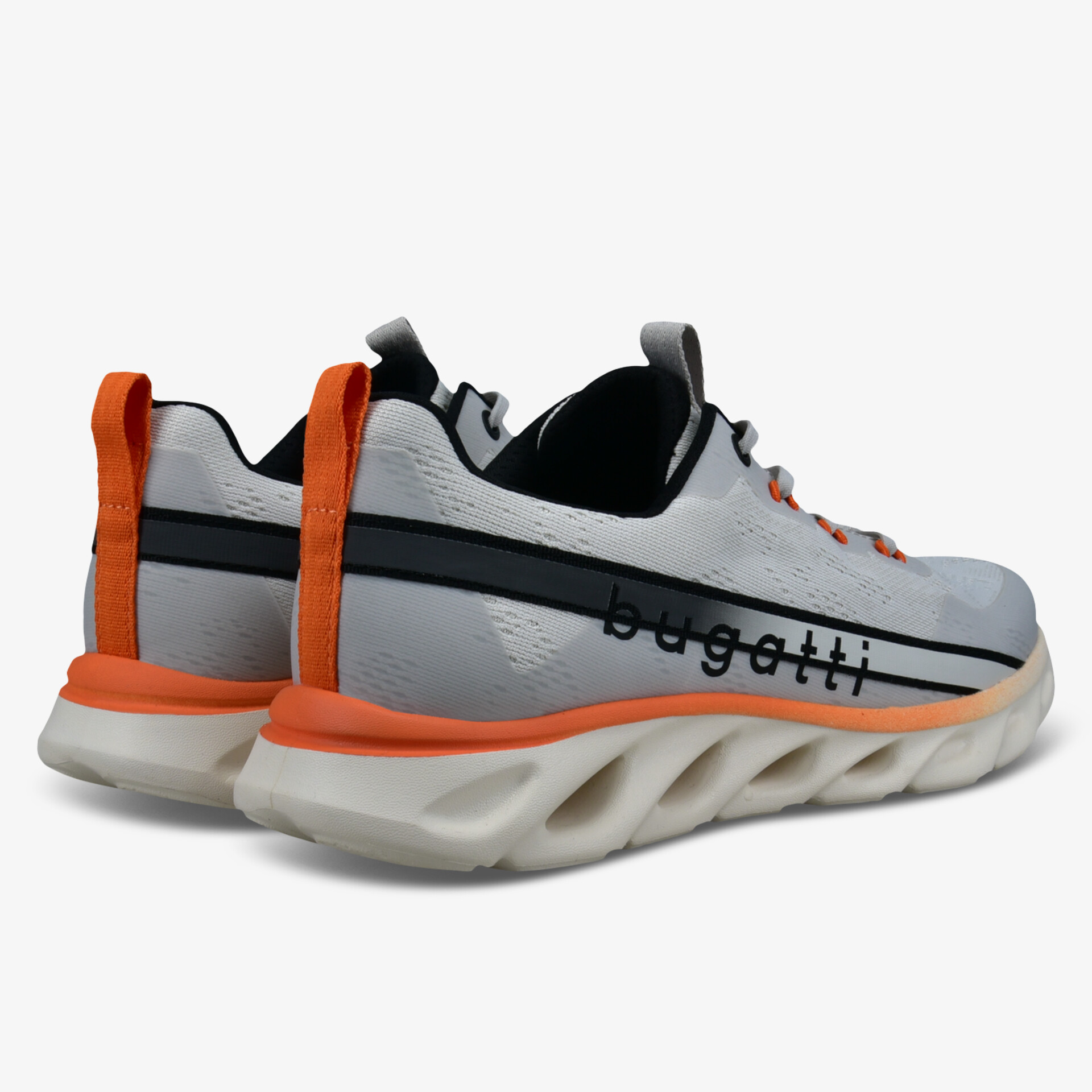 Moderne Sneakers mit auffälligem Design und rutschfester, bequemer Sohle für optimalen Komfort.