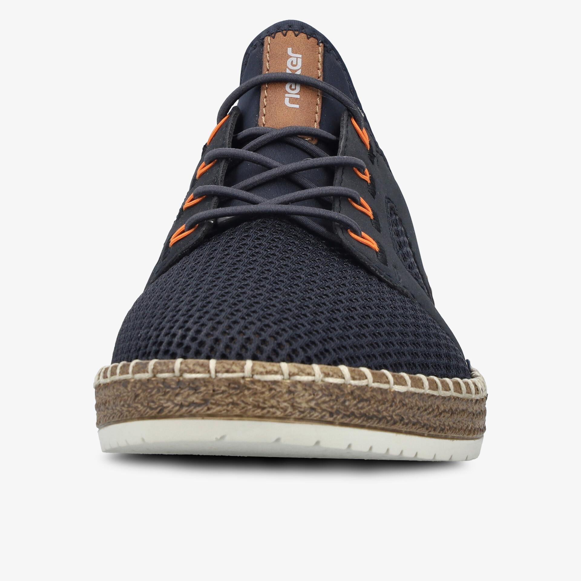 Schuh mit atmungsaktivem Obermaterial und robuster Sohle, Frontansicht, ideal für Freizeit und Komfort