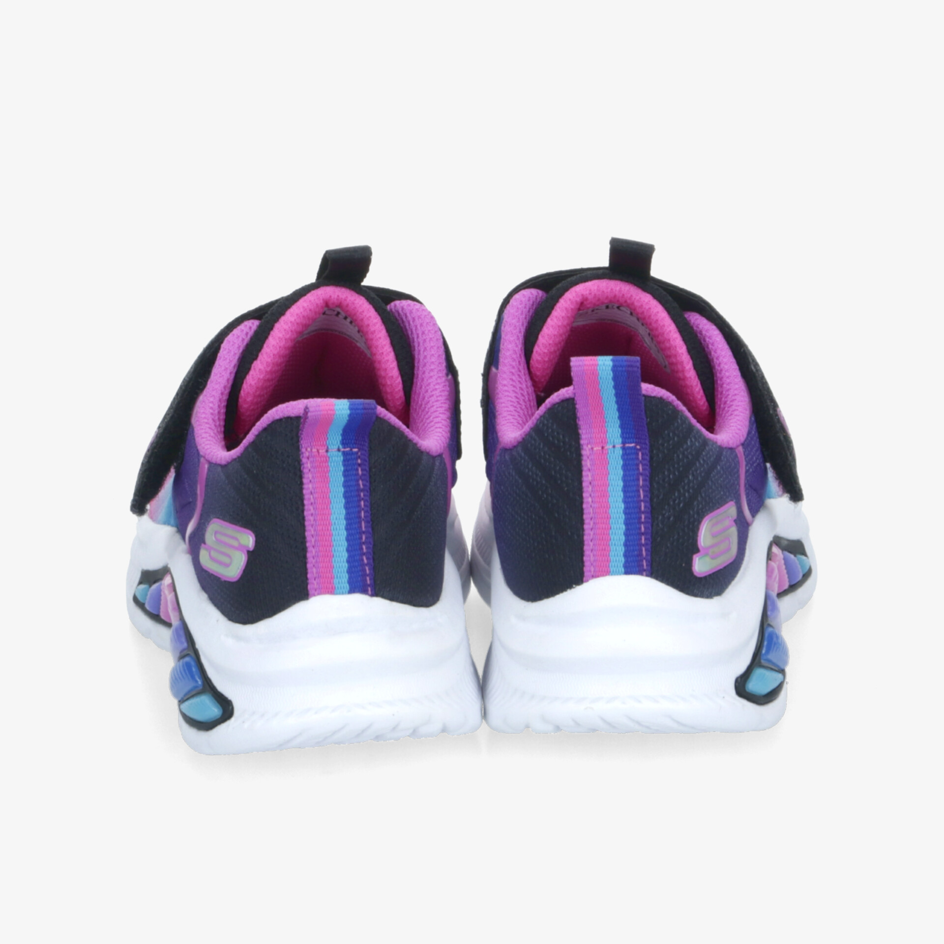 Robuste und komfortable Sportschuhe in Schwarz mit weißen Sohlen und pinkfarbenem Innenfutter, Rückansicht