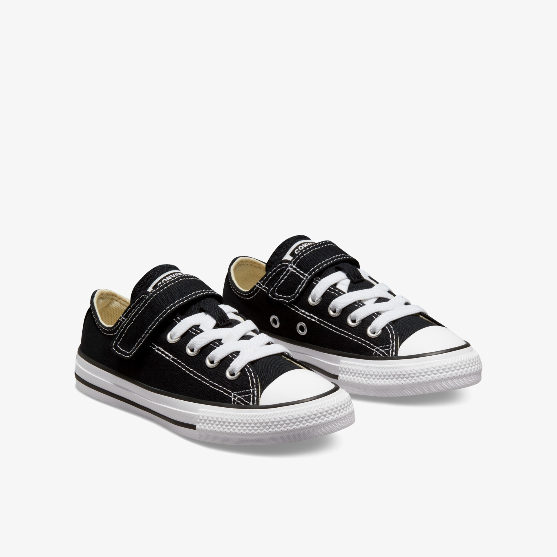 Schwarze Sneaker mit Schnürsenkel und Klettverschluss, bieten hohen Tragekomfort und stilvolles Design.