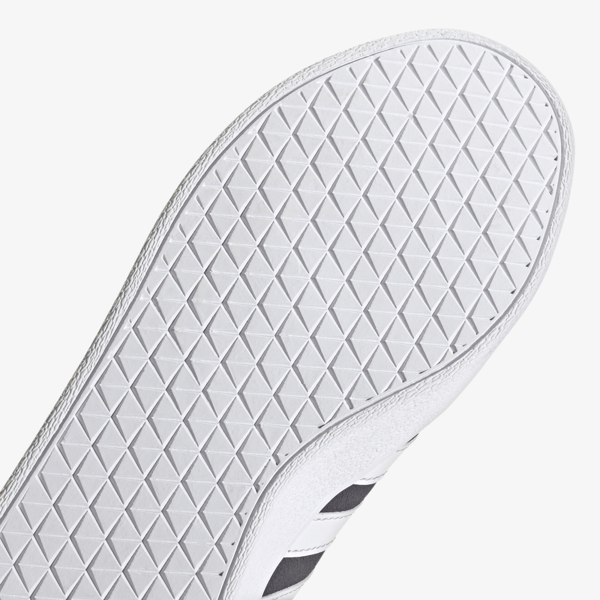 Detailansicht einer rutschfesten und strapazierfähigen Schuhsohle mit ausgezeichnetem Grip.