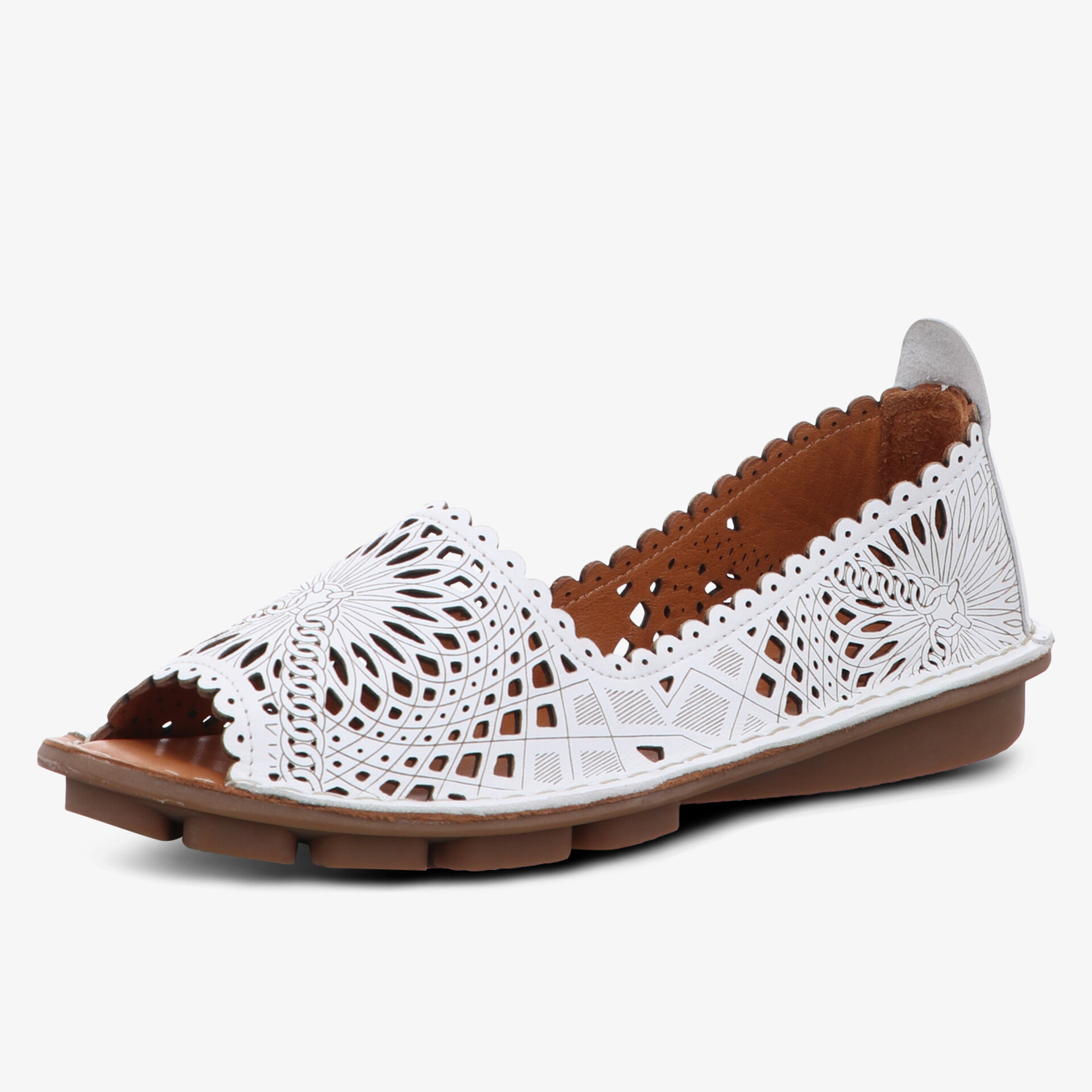 Weiße Sandale mit perforiertem Design und bequemer Sohle, ideal für warme Tage.