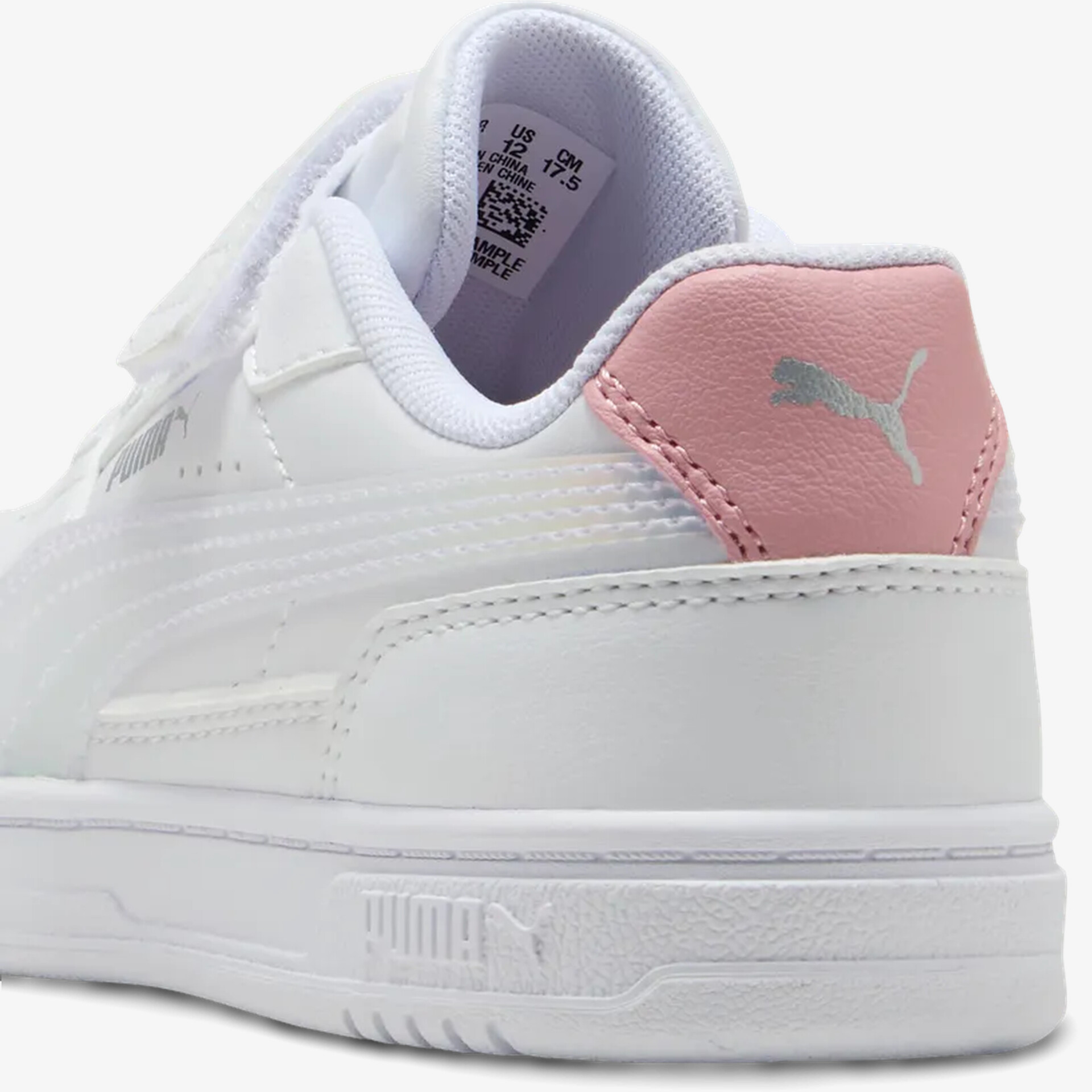 Weißer Sneaker mit pinkfarbenem Fersenbesatz, klarer Rückansicht, sportlich und bequem