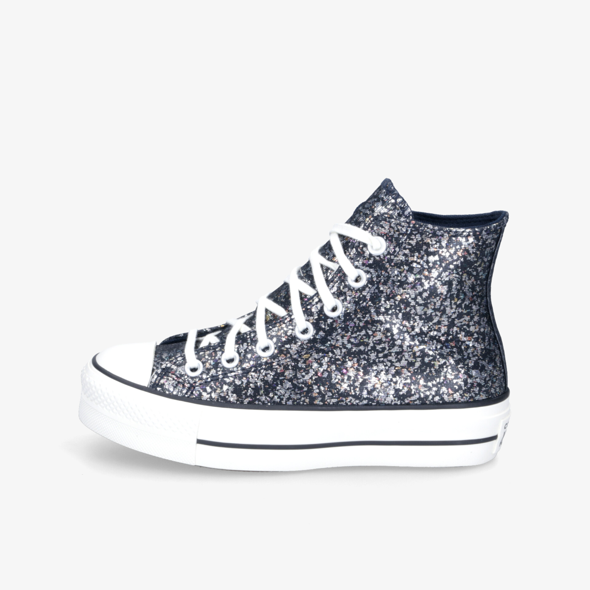 Seitliche Ansicht eines glitzernden High-Top-Sneakers mit weißer Sohle und Schnürsenkeln, modisch und komfortabel