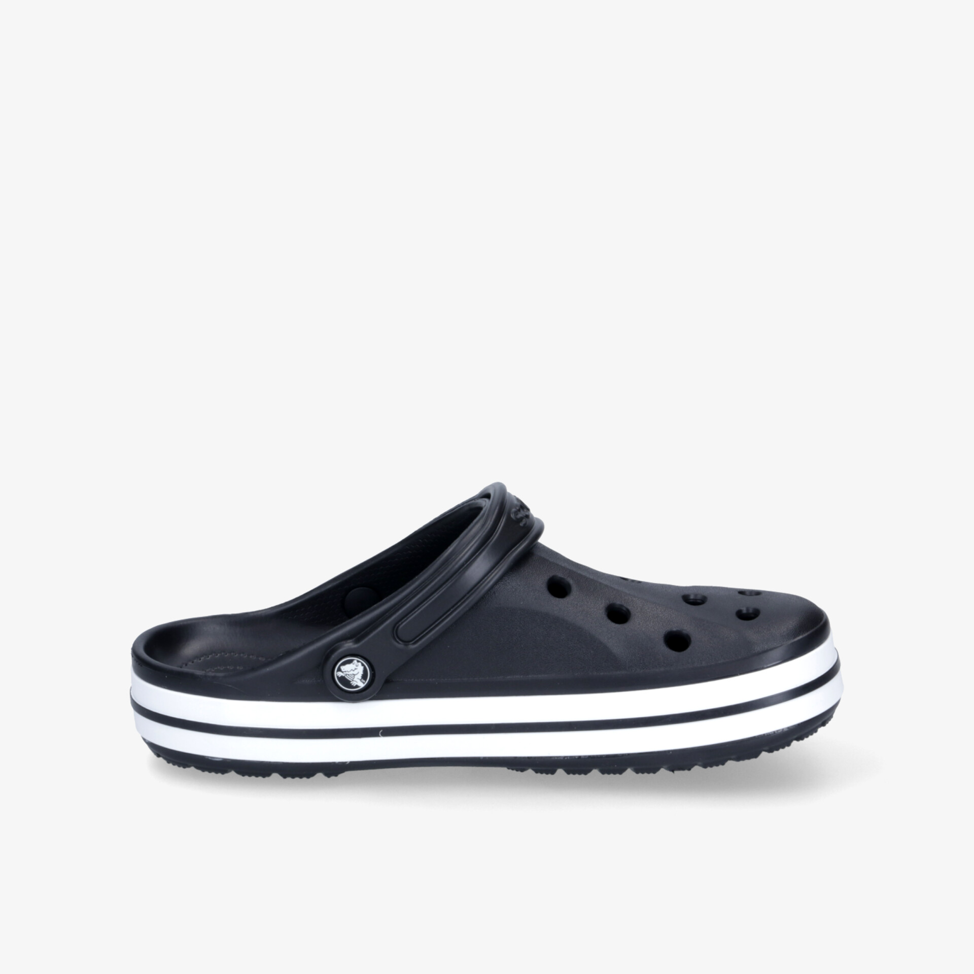 Schwarzer Crocs Schlupfschuh mit seitlicher Ansicht, bequem und pflegeleicht, rutschfeste Sohle