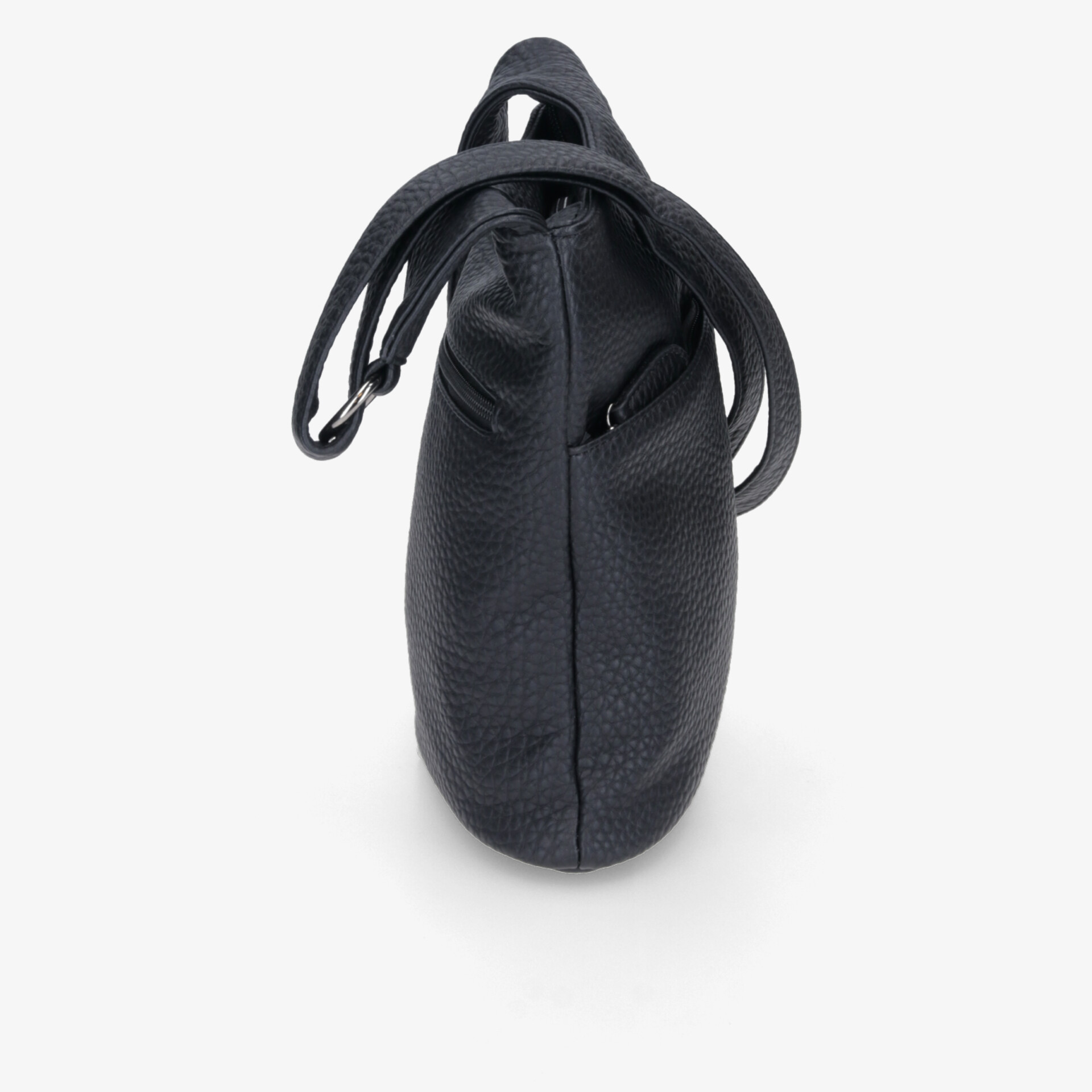 Elegante schwarze Tasche in seitlicher Ansicht mit feiner Materialstruktur und kompakter, praktischer Form