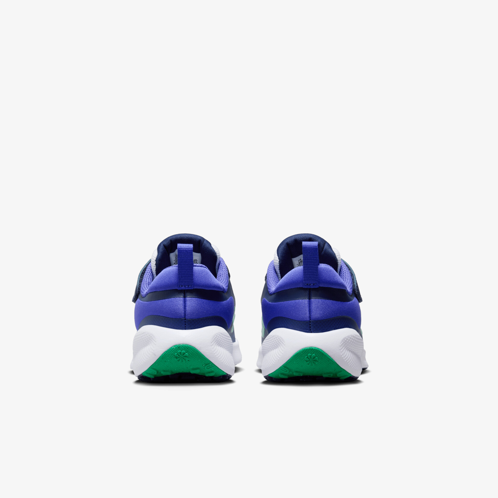 Sportlicher Schuh in Rückansicht mit gepolstertem Schaft und stabiler Ferse für optimalen Halt