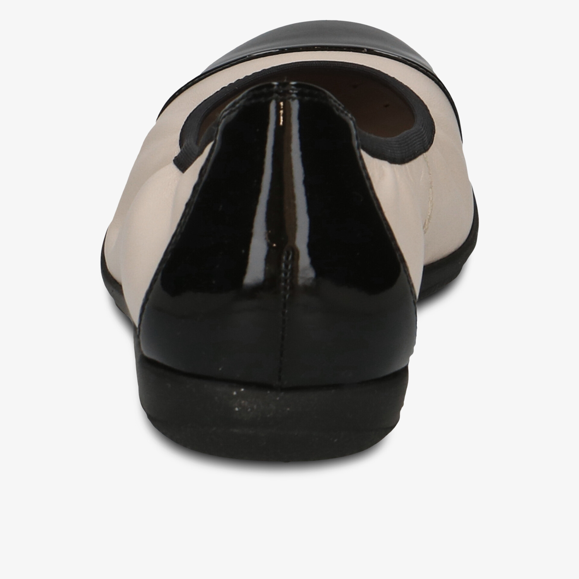 Eleganter beiger Schuh aus glänzendem Lackleder mit weichem Komfort und rutschfester Sohle, Rückansicht