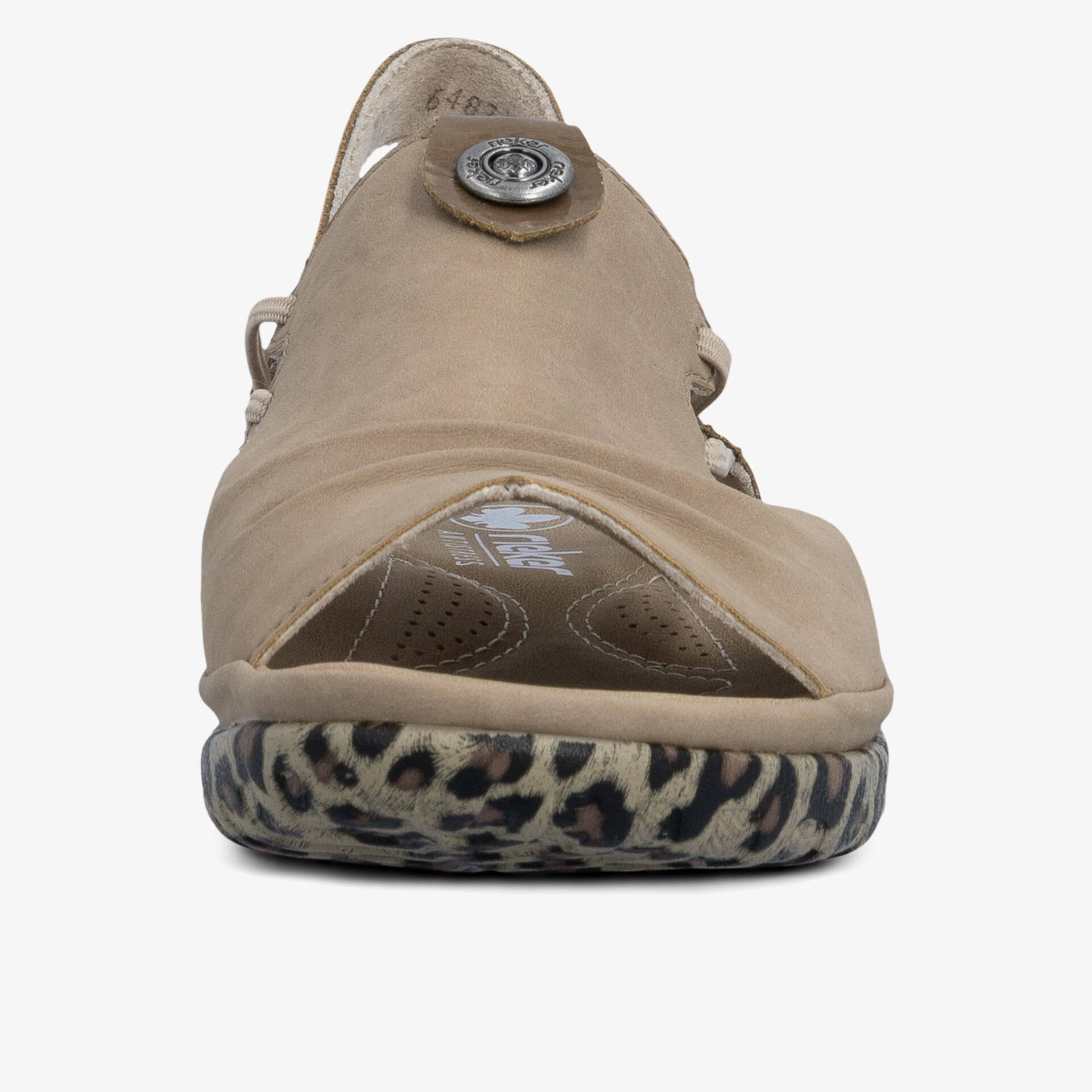 Frontansicht eines bequemen Schuhs mit gepolstertem Fußbett, modischer Dekoschnalle und animal Print Sohle