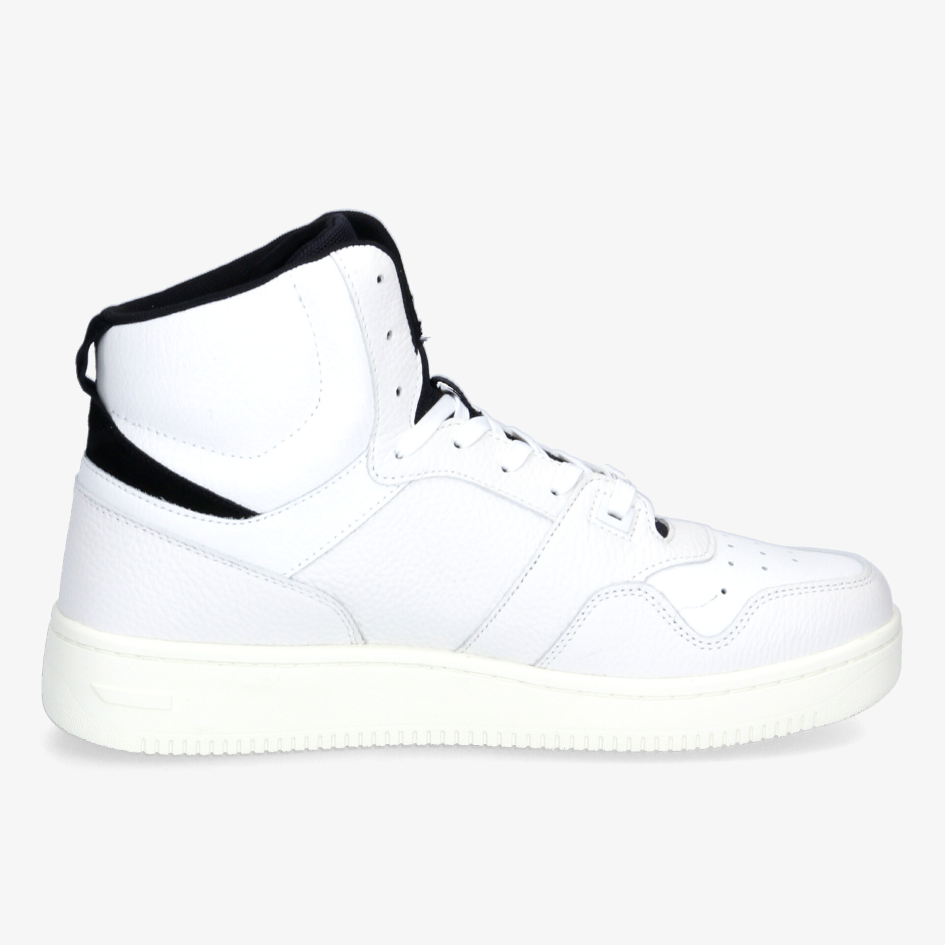 Moderner weißer High-Top-Sneaker in Lederoptik mit schwarzem Detail und komfortabler Sohle.
