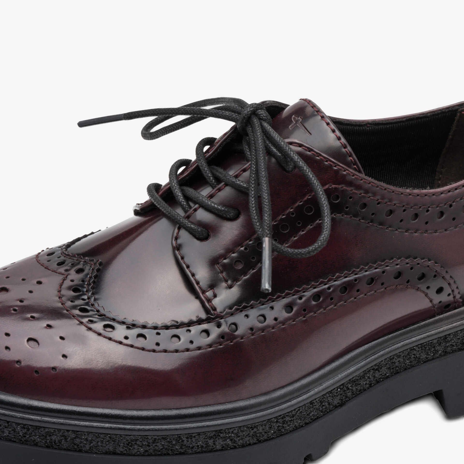 Eleganter Lederschuh mit markanter Schnürung und klassischem Design, hochwertig verarbeitet und komfortabel