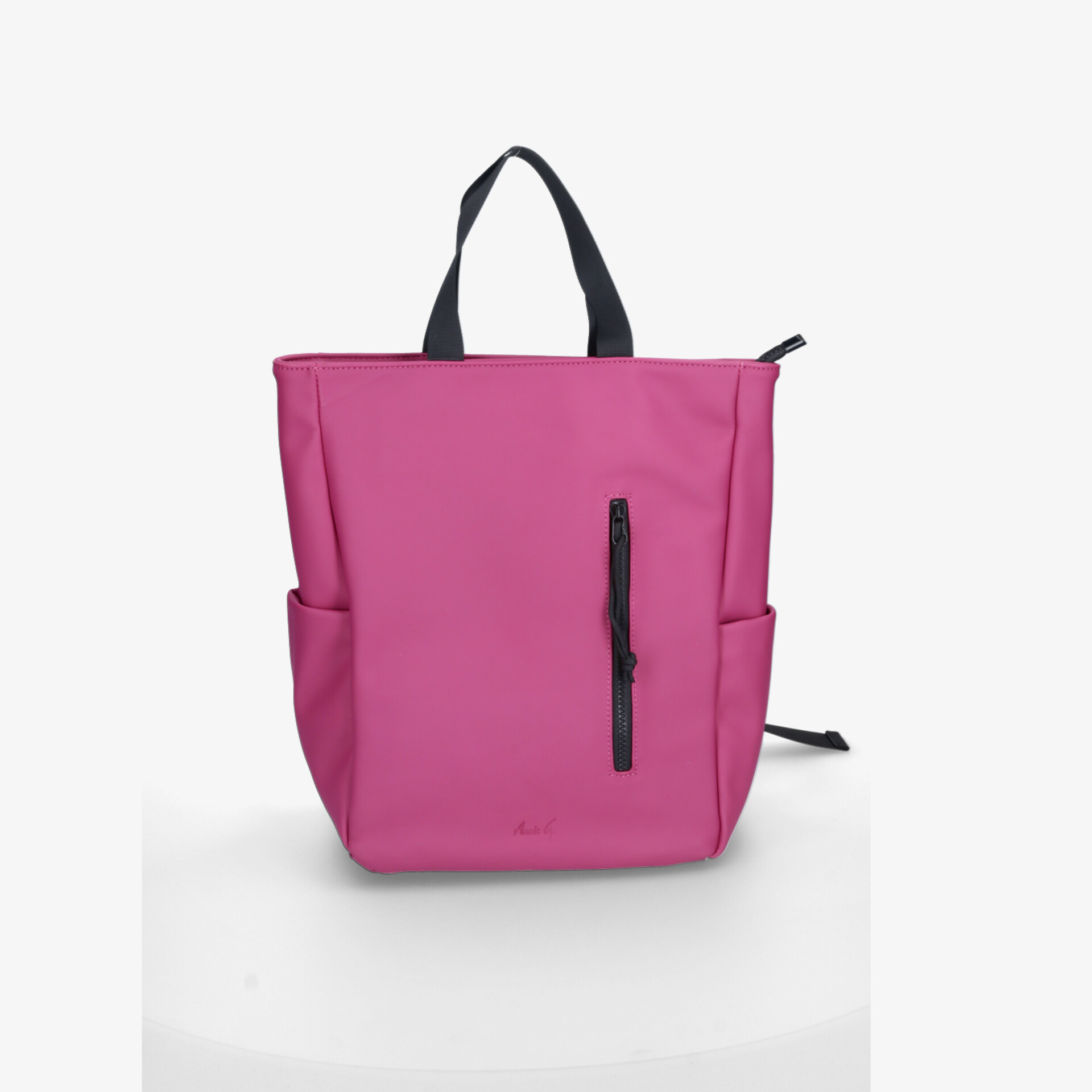 Moderner pinker Rucksack mit großzügigem Stauraum, praktische Außentasche und bequemen Tragegriffen, frontale Ansicht