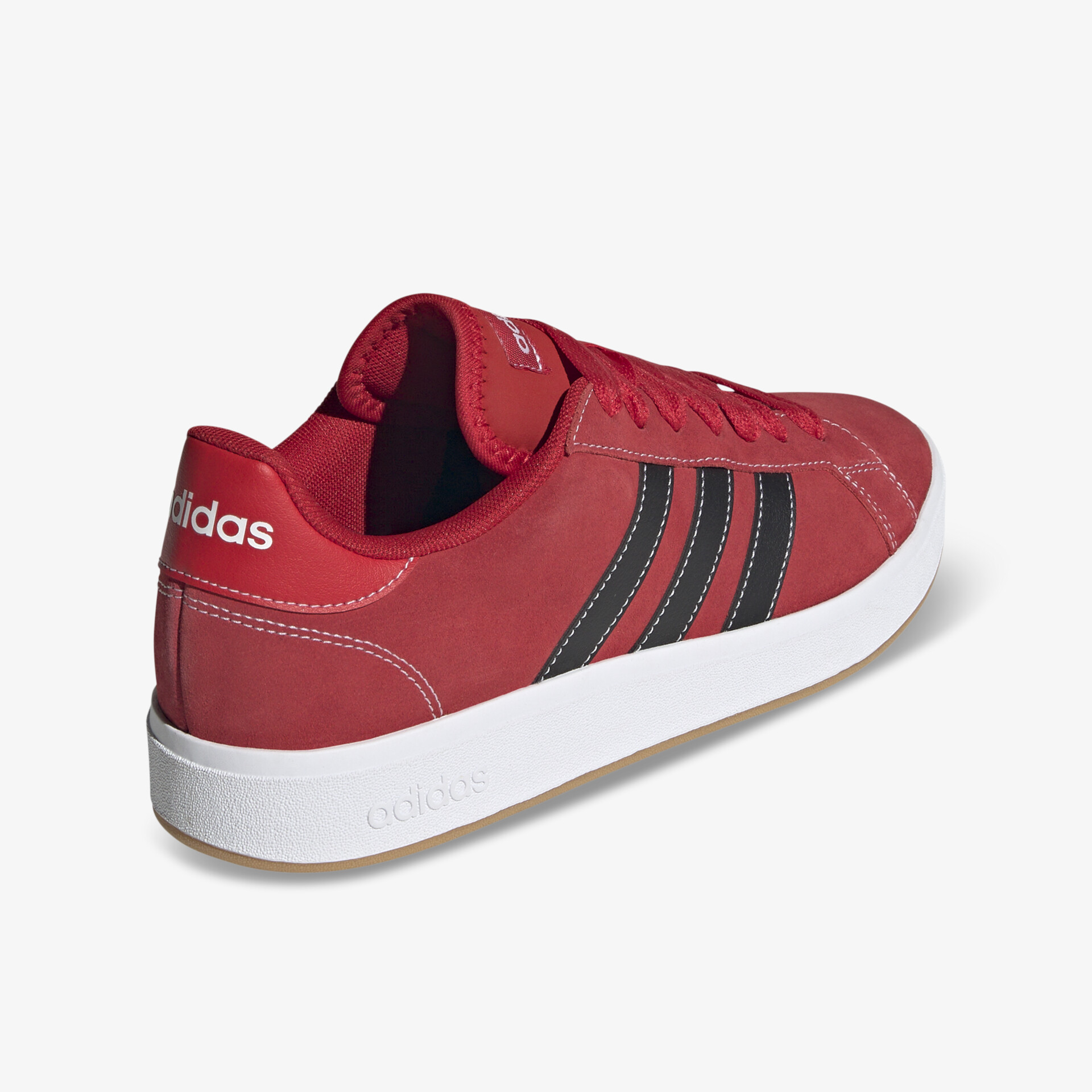 Seitliche Ansicht eines roten Adidas Sneakers mit weißer Sohle und schwarzen Streifen