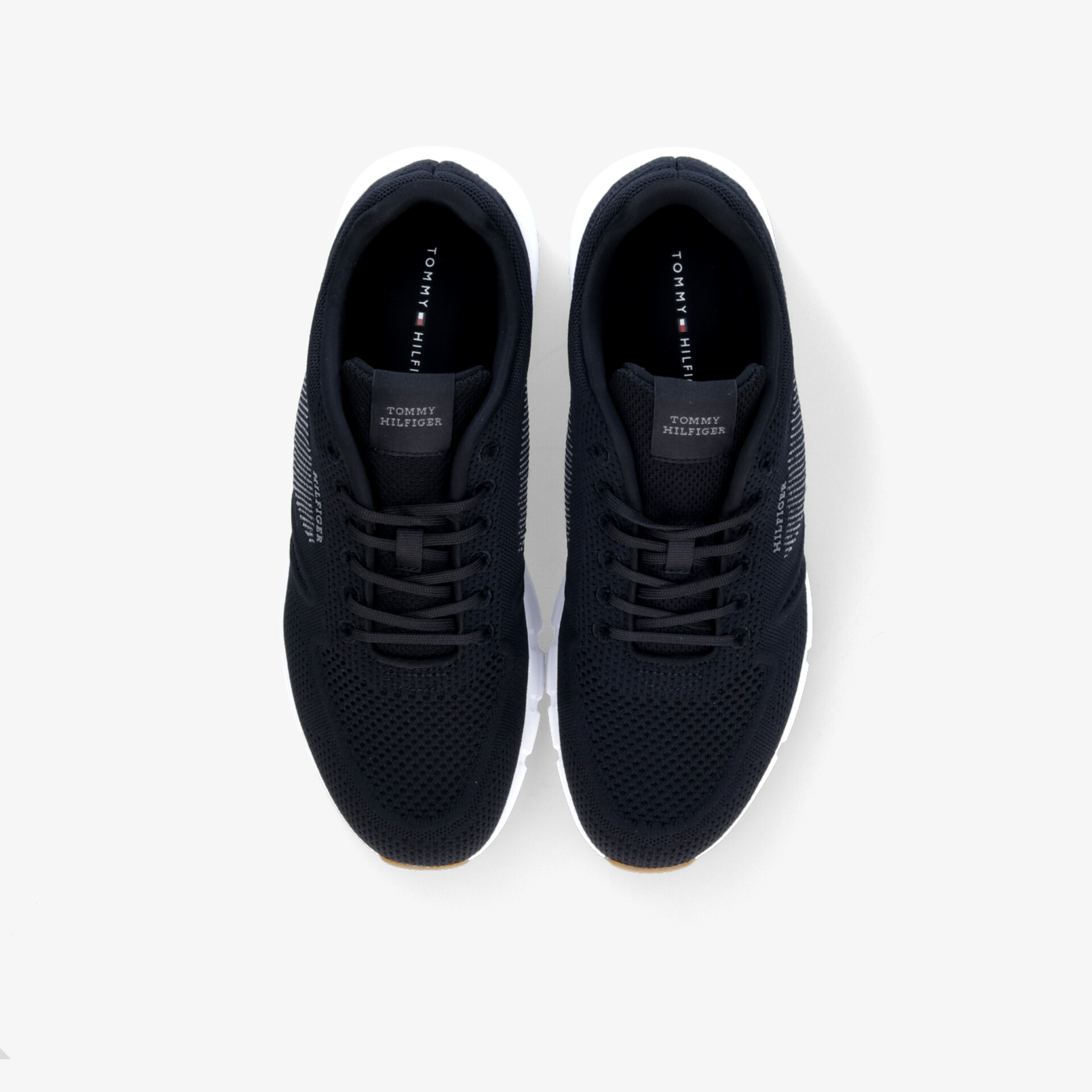 Leichte und atmungsaktive schwarze Sportschuhe mit komfortabler Passform und robuster Sohle, Draufsicht