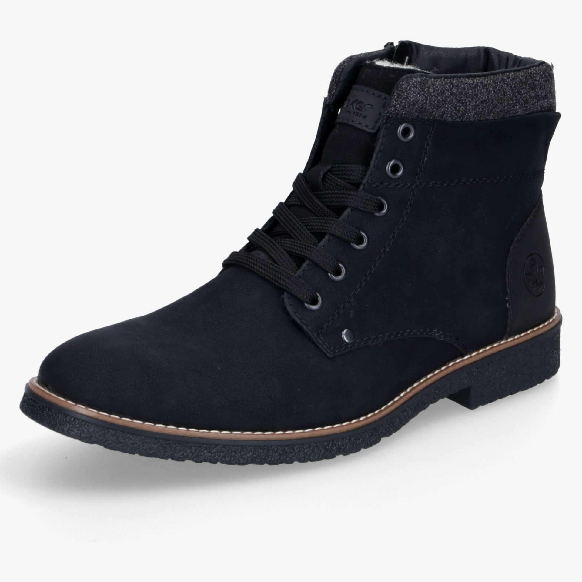 Schwarzer warmer Winter-Boot mit robuster Schnürung und gepolstertem Schuhkragen, bequeme Profilsohle für sicheren Halt