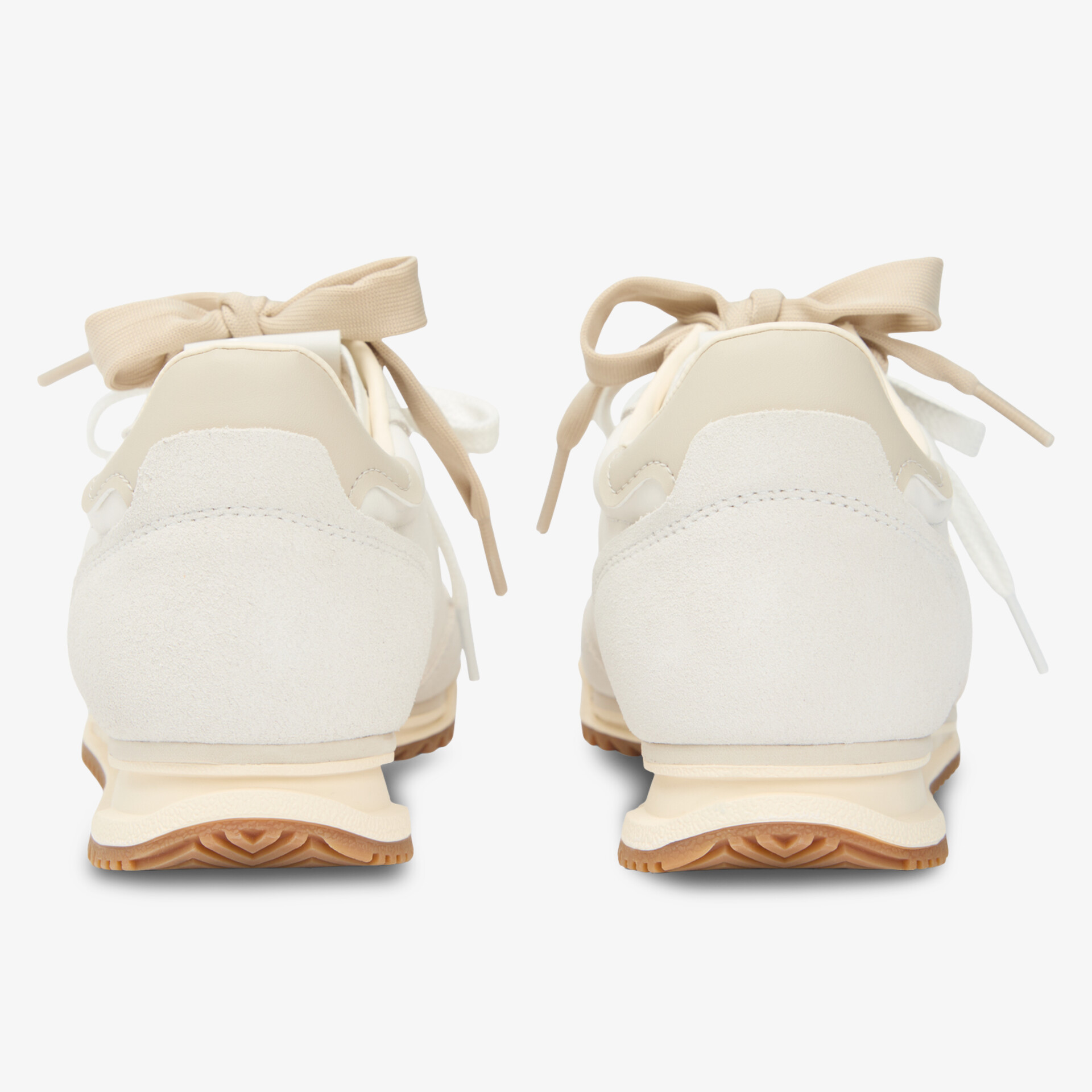 Bequeme Sneaker mit neutraler Farbe, flexibler Sohle und modischem Design, ideal für den Alltag