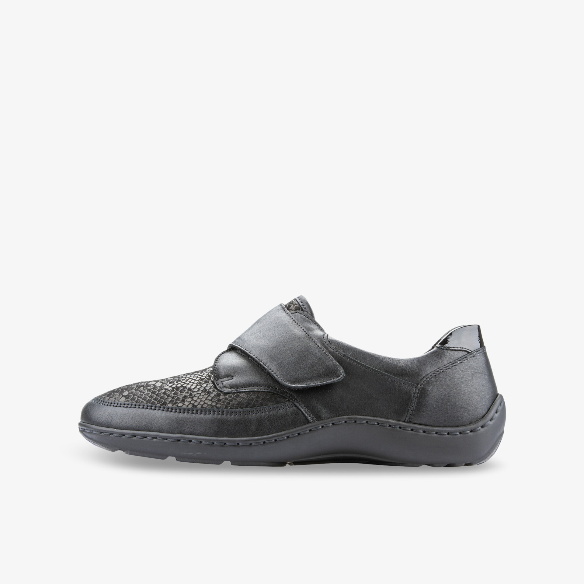 Schwarzer Komfortschuh mit Klettverschluss, seitliche Ansicht. Ideal für Alltag und Freizeit, stilvoll und bequem.