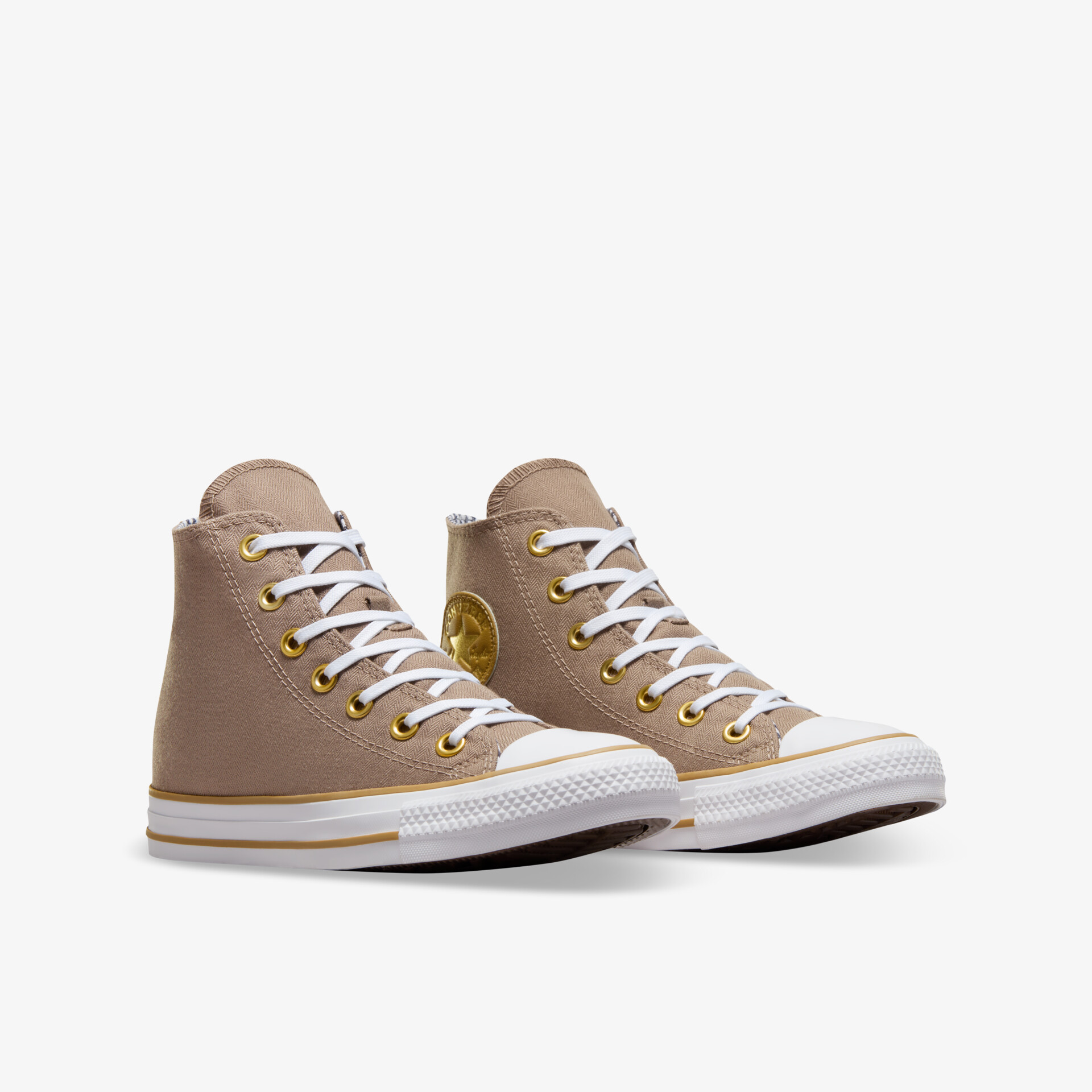 Beige High-Top Sneaker im Paar mit weißer Sohle und Schnürung, modisch und bequem für Alltag und Freizeit