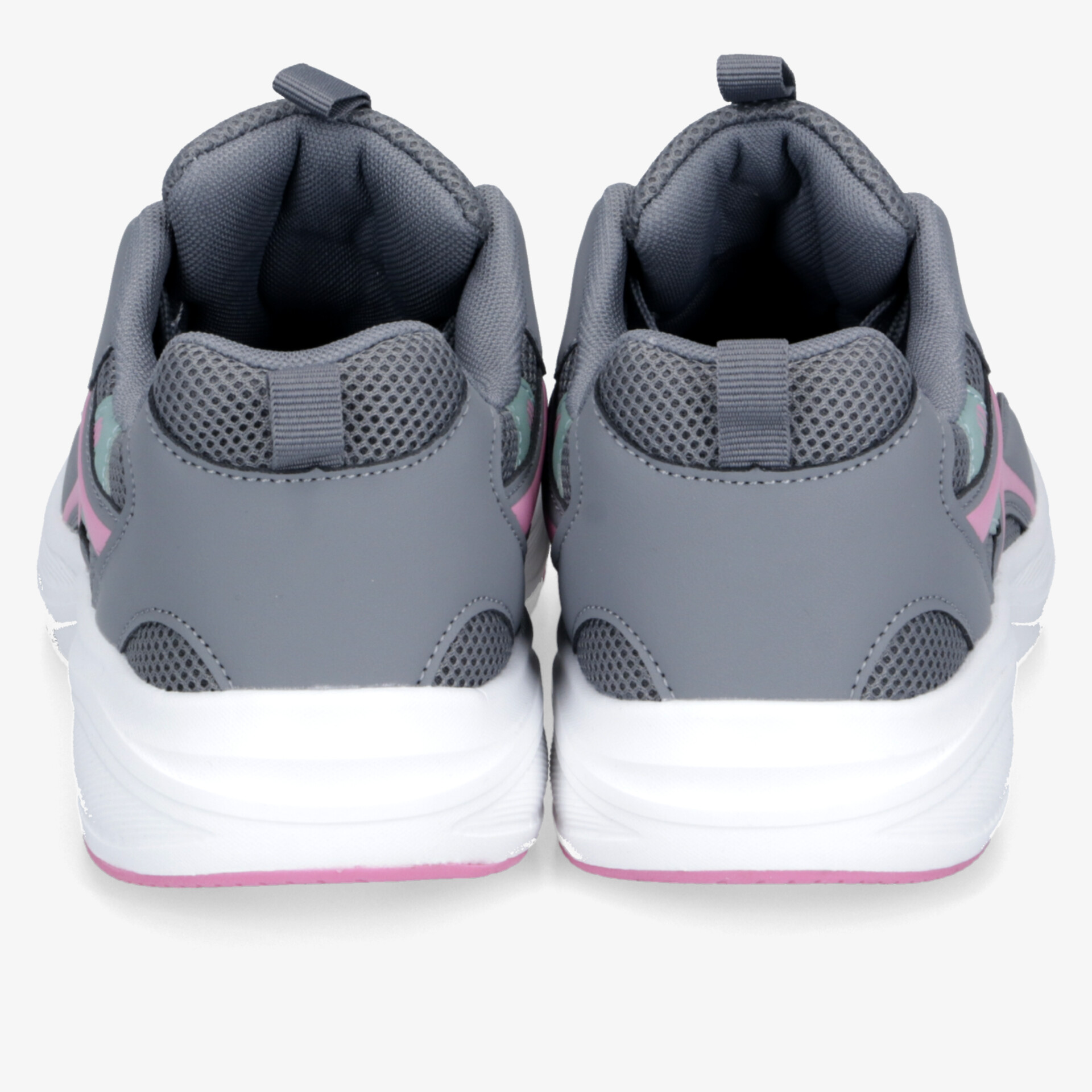 Sportliche graue Schuhe mit weißer Sohle und rosa Details zeigen gepolsterten Komfort und robustes Material