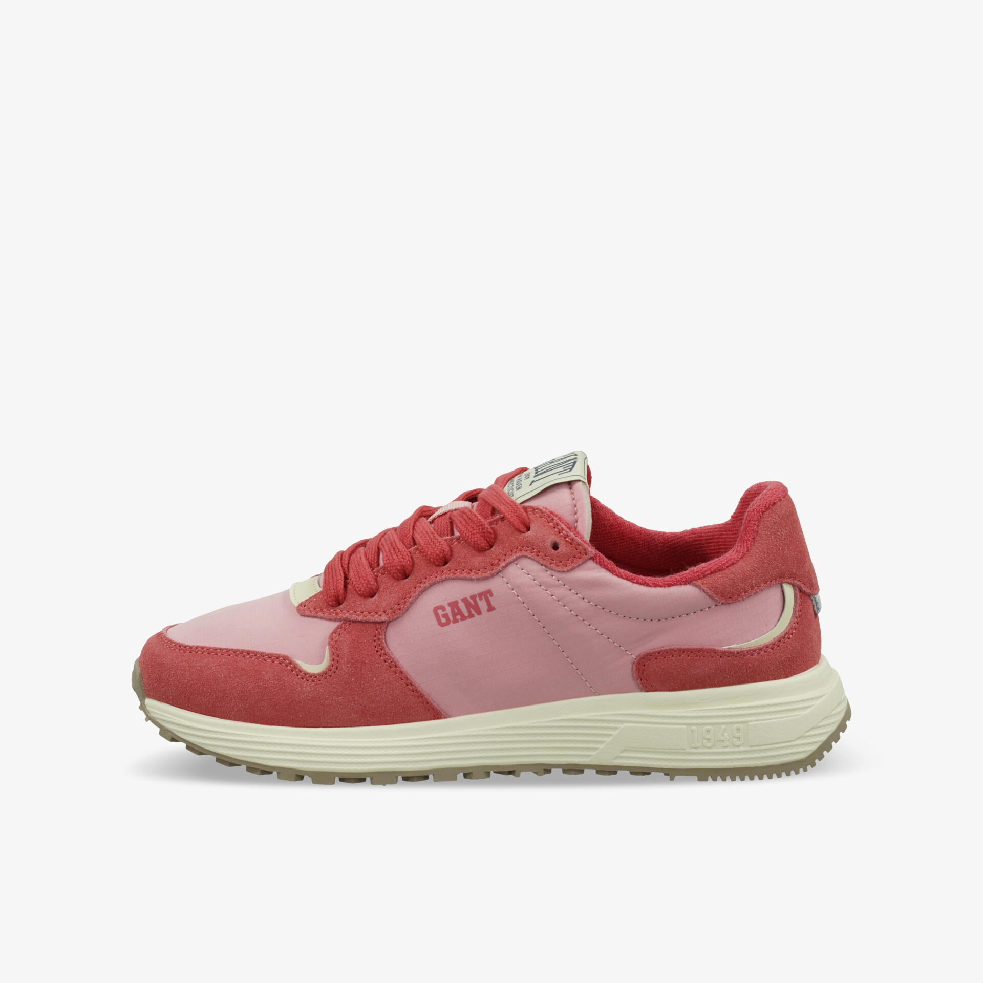 Leichter Sportschuh in Rot und Rosa mit gepolsterter Innensohle und rutschfester Sohle seitlich sichtbar