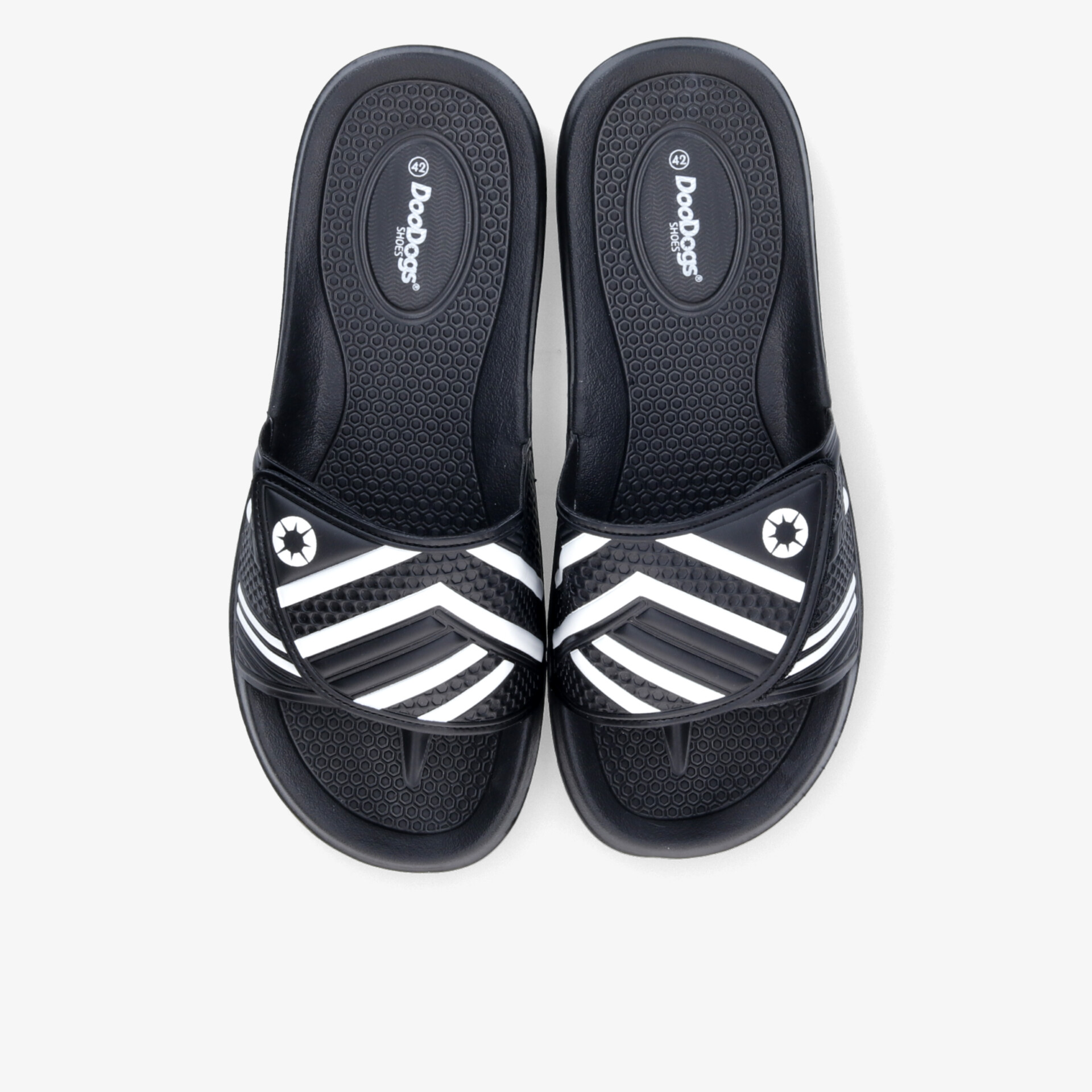 Schwarze Badeschlappen mit weißen Streifen, komfortabel und rutschfest für sicheren Halt und angenehmen Tragekomfort