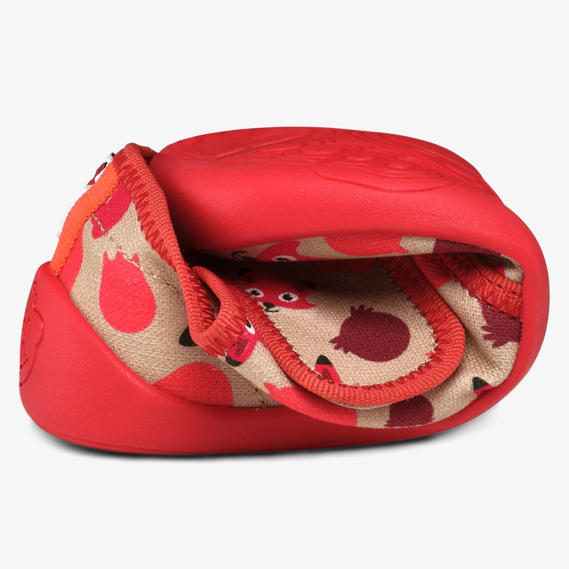 Flexibel faltbarer Schuh in roter Farbe mit komfortablem Innenfutter und modischem Design