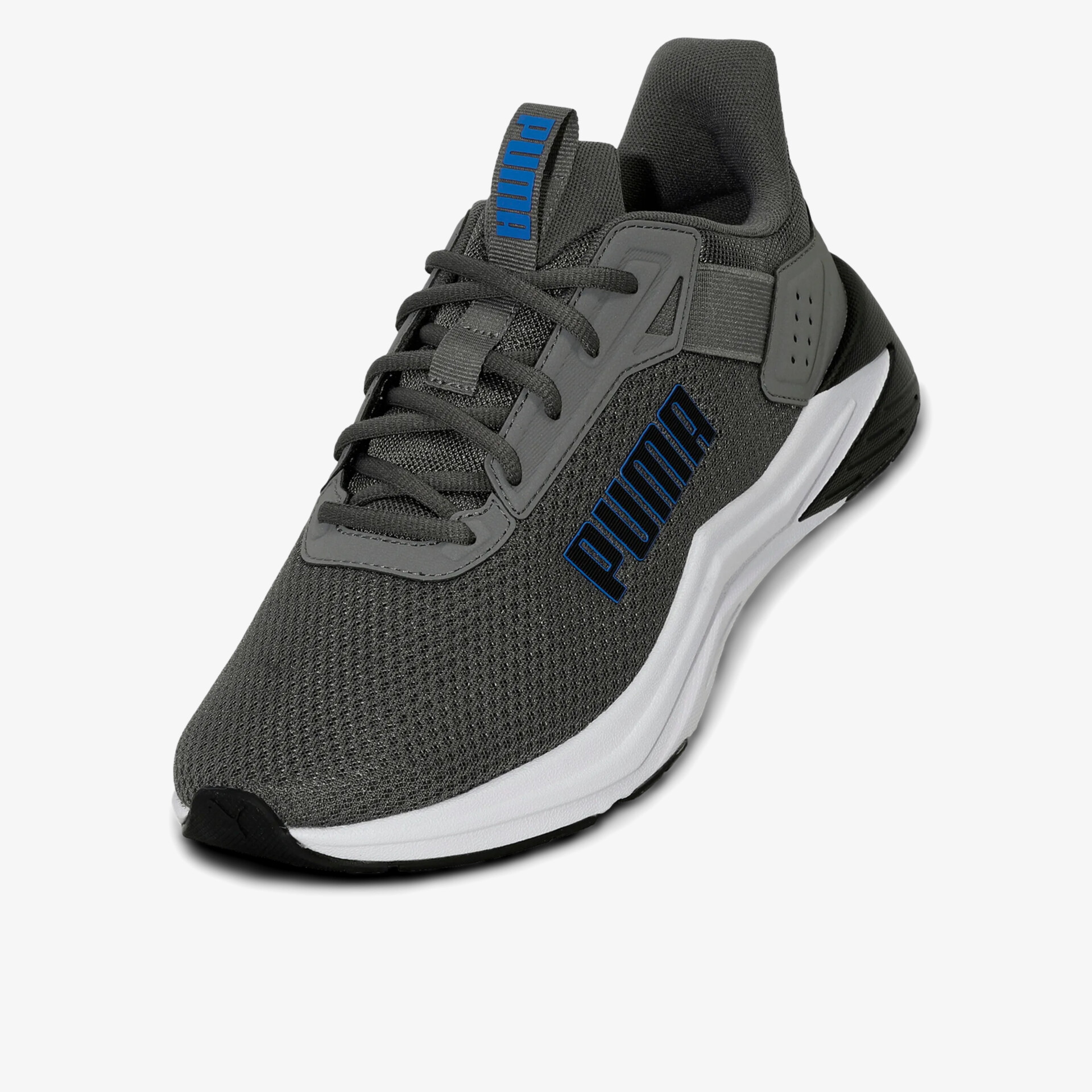 Sportlicher leichter Schuh mit atmungsaktivem Material und gepolstertem Einstieg für hohen Tragekomfort